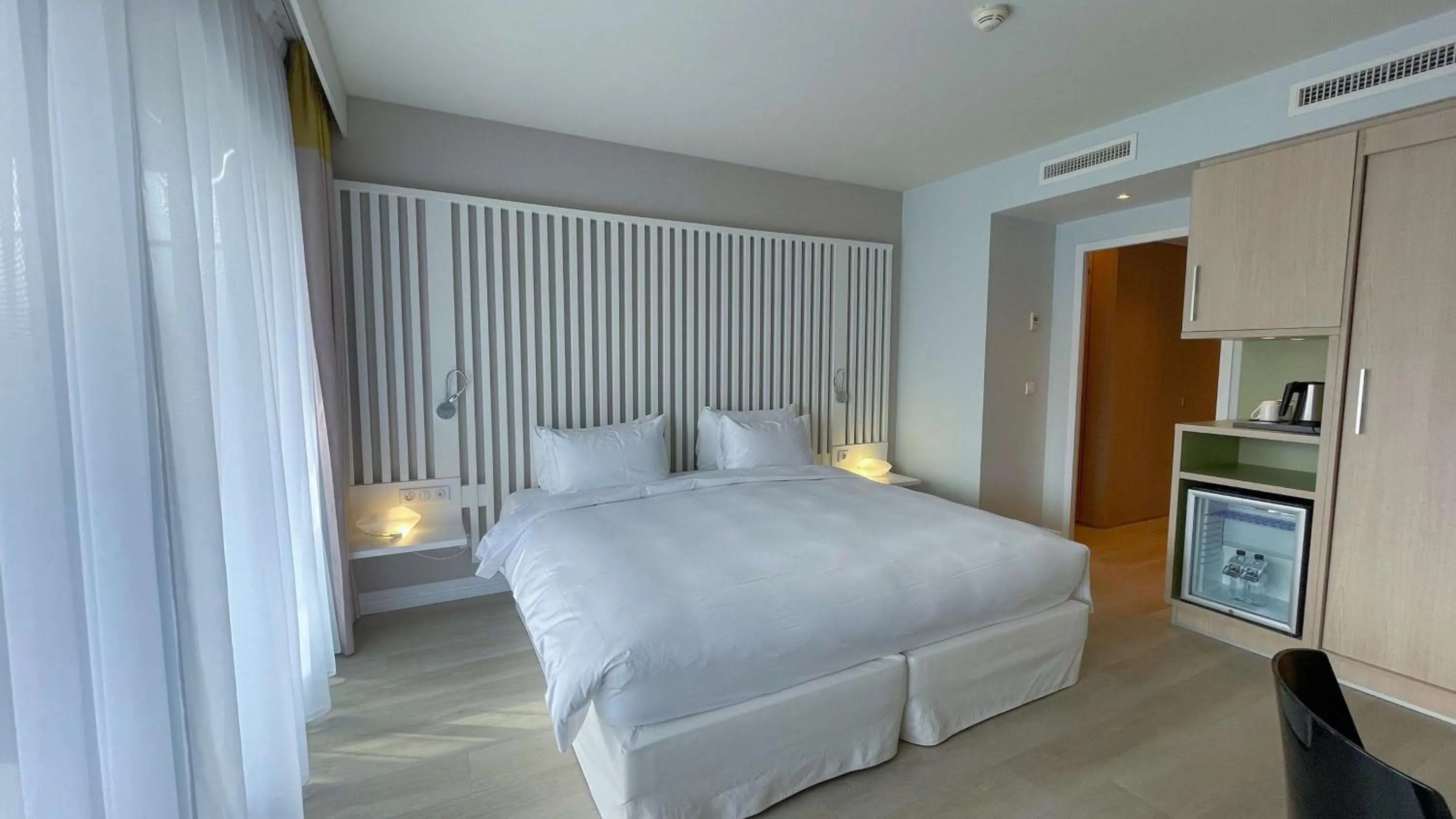 Bedroom, Bed in Radisson Blu Resort & Spa, Ajaccio Bay