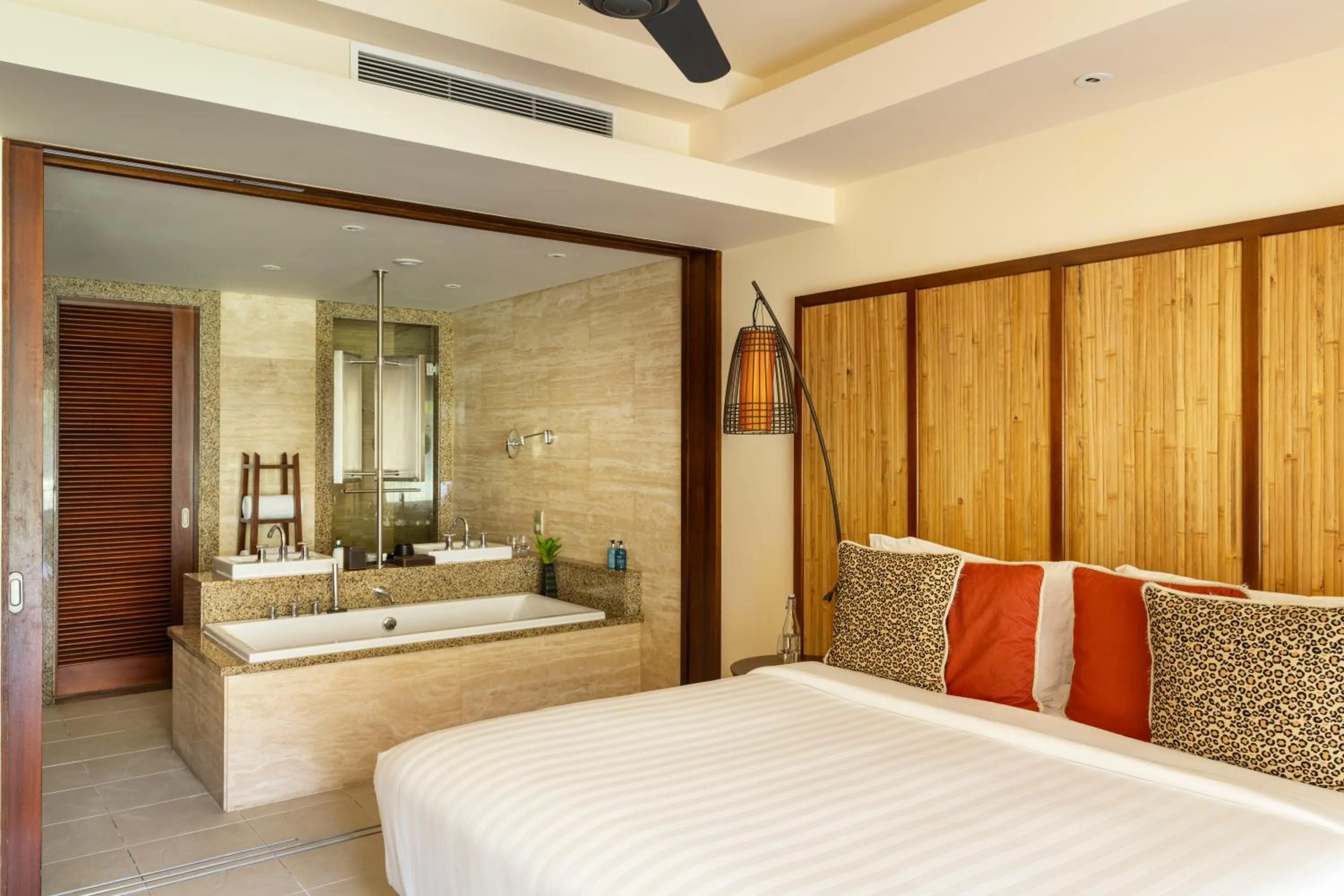 Bedroom, Bed in Constance Ephelia