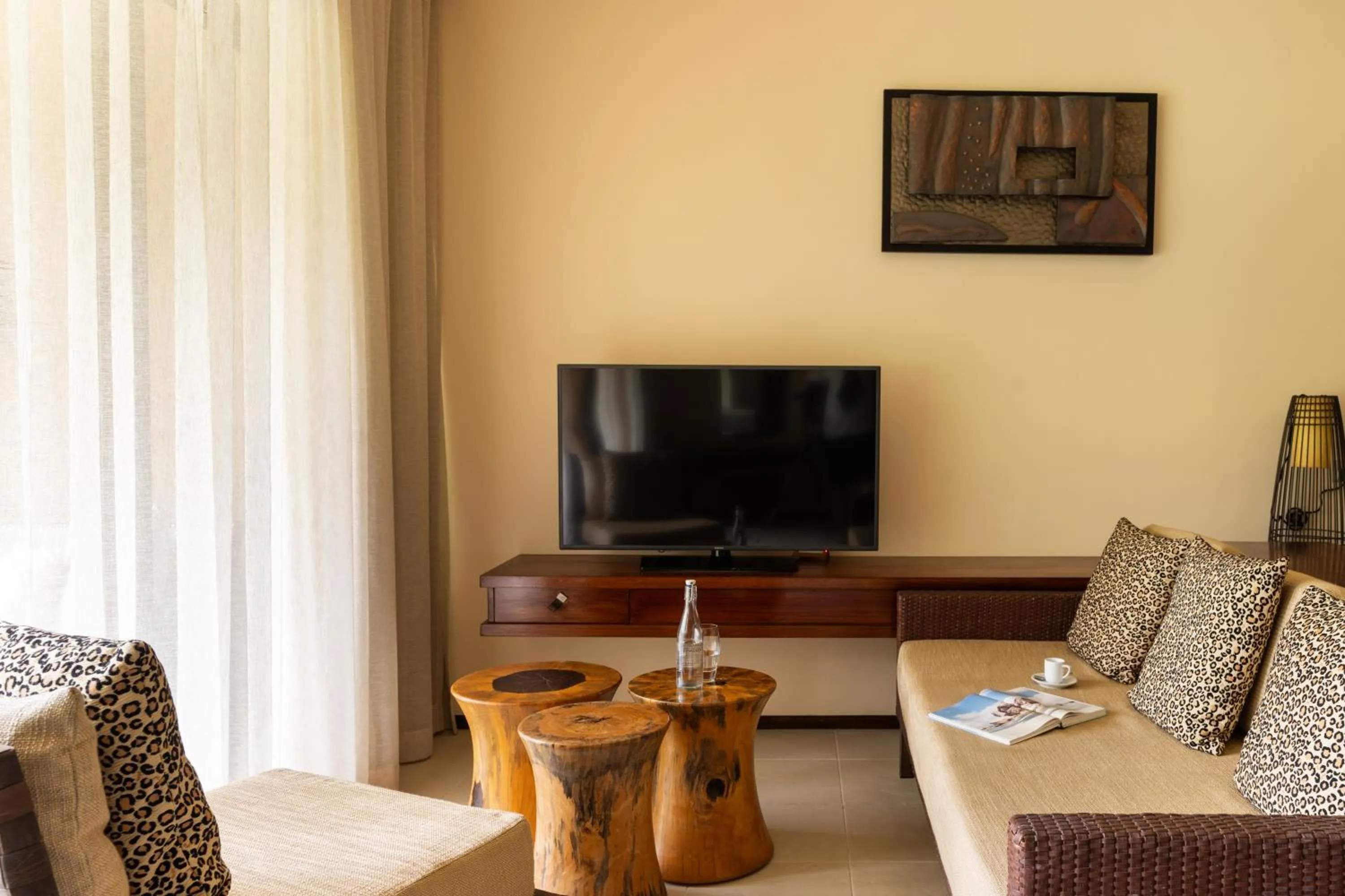 TV and multimedia in Constance Ephelia