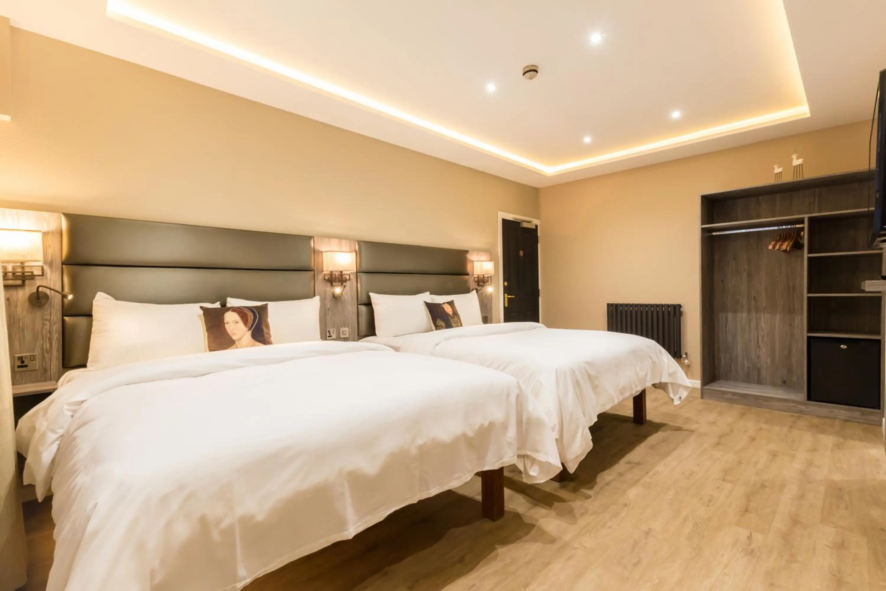 Photo of the whole room, Bed in Arosfa Hotel London by Compass Hospitality