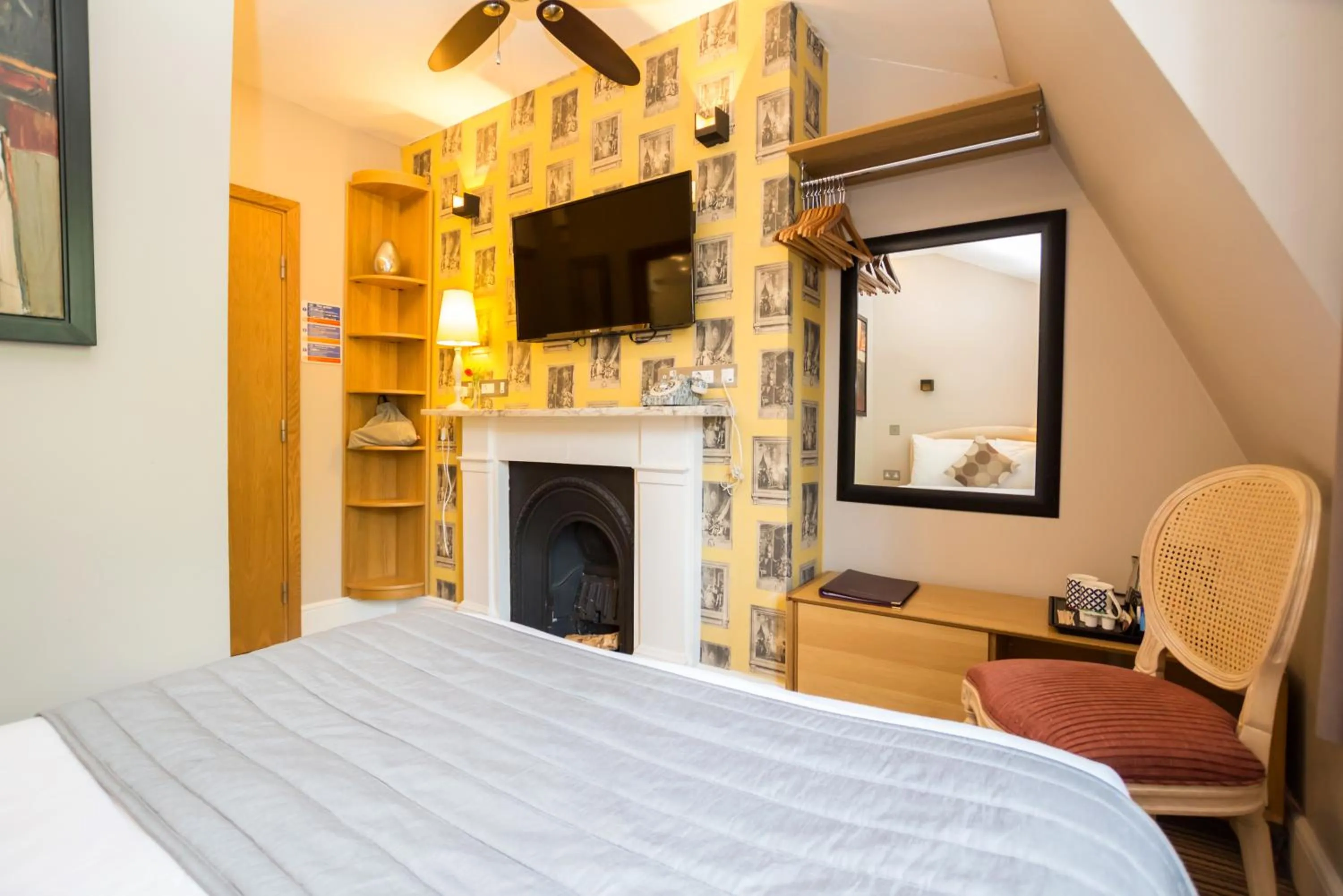 Photo of the whole room, Bed in Arosfa Hotel London by Compass Hospitality