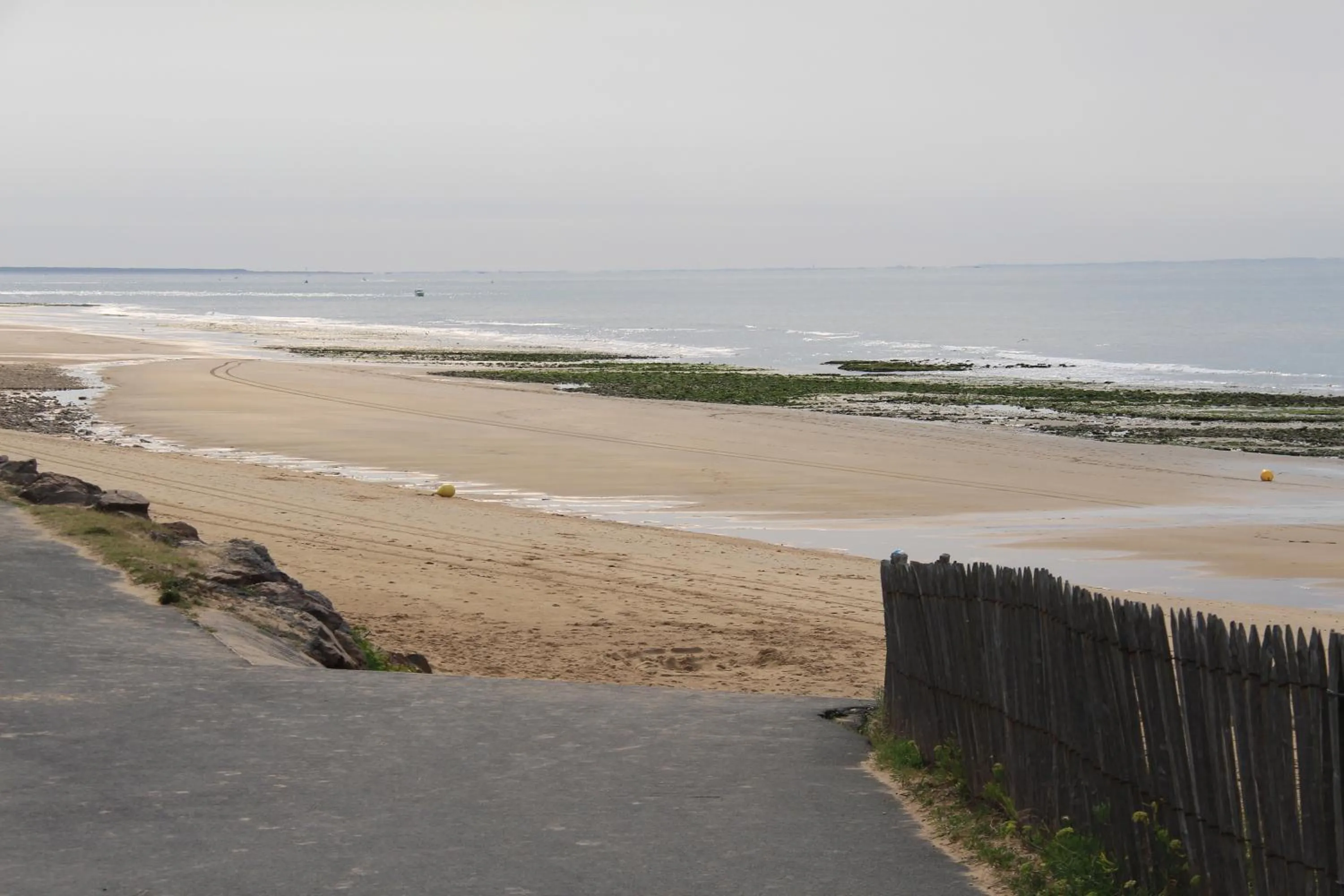 Property building in Au Petit Bonheur