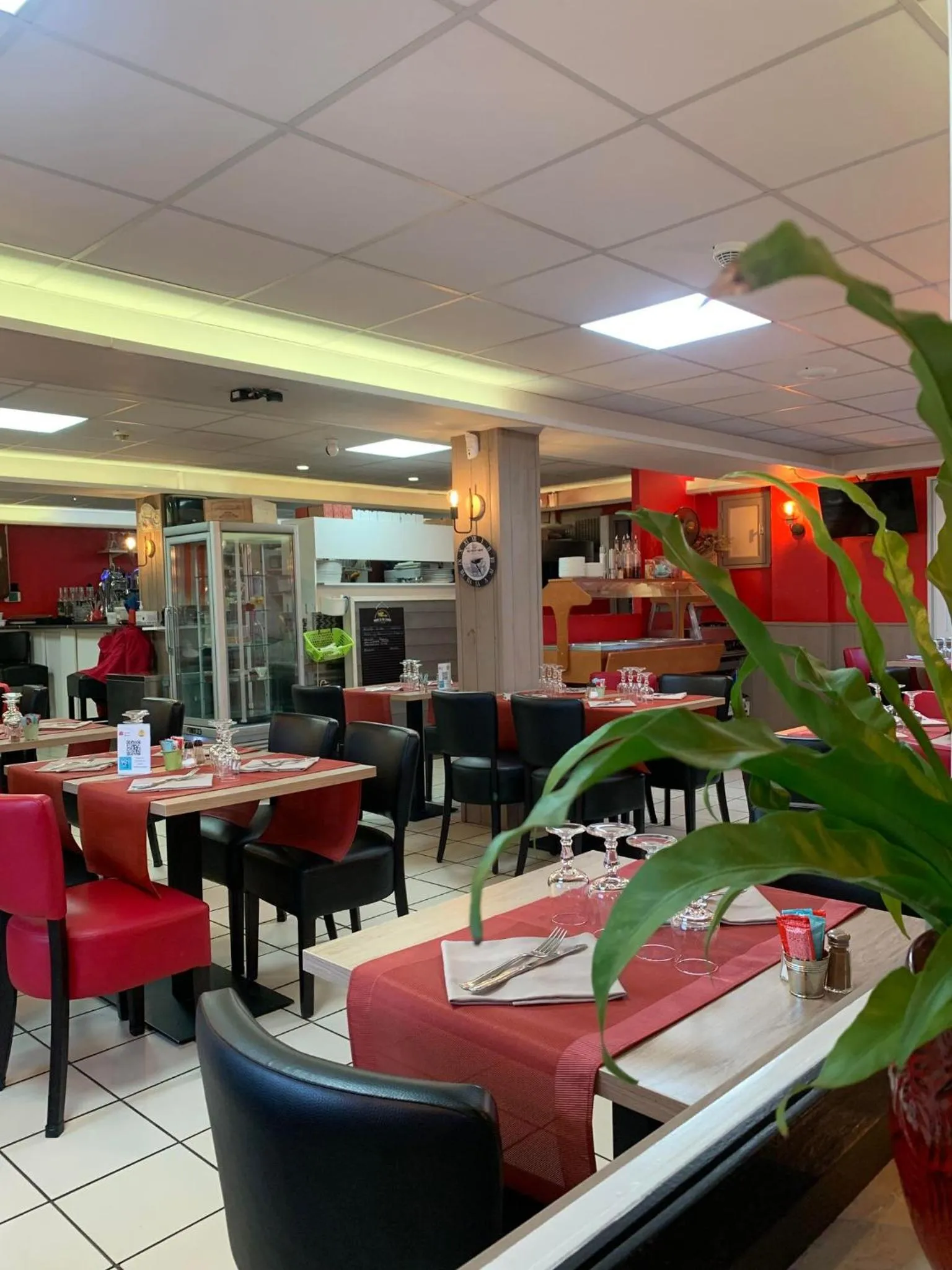 Restaurant/places to eat in Au Petit Bonheur