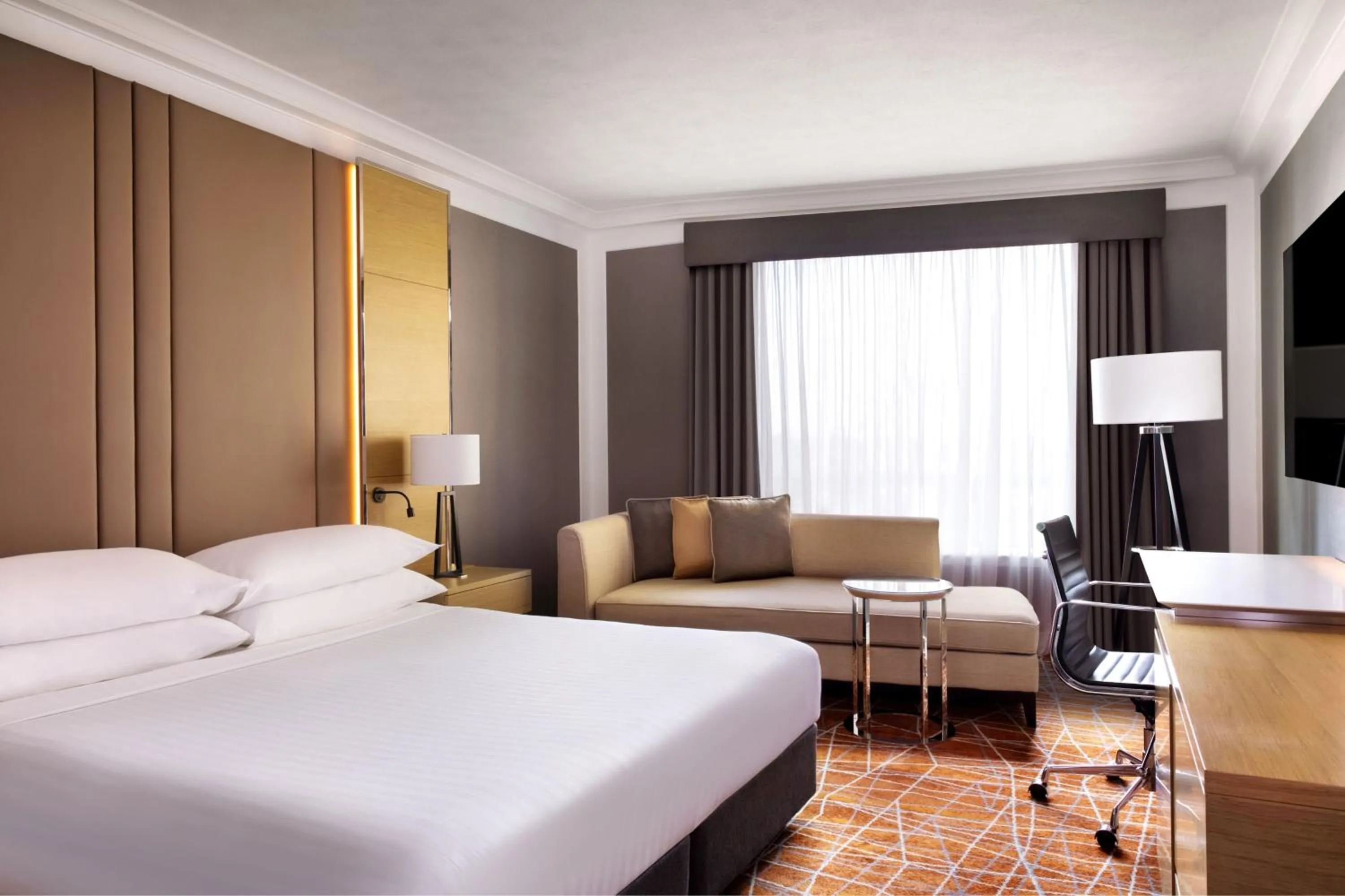 Photo of the whole room, Bed in Brisbane Marriott Hotel