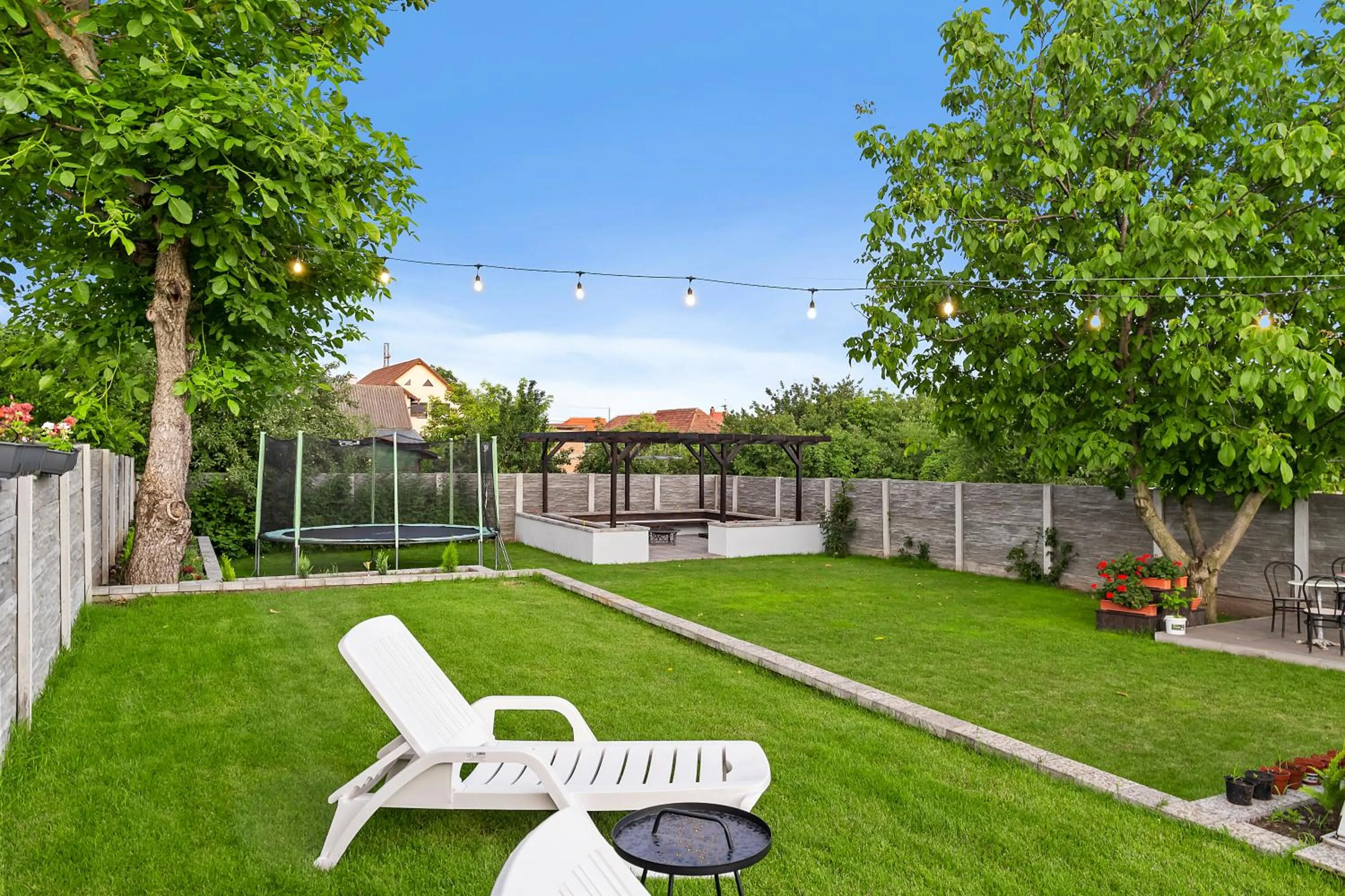 Garden in Pensiunea Alina "Adults Only"