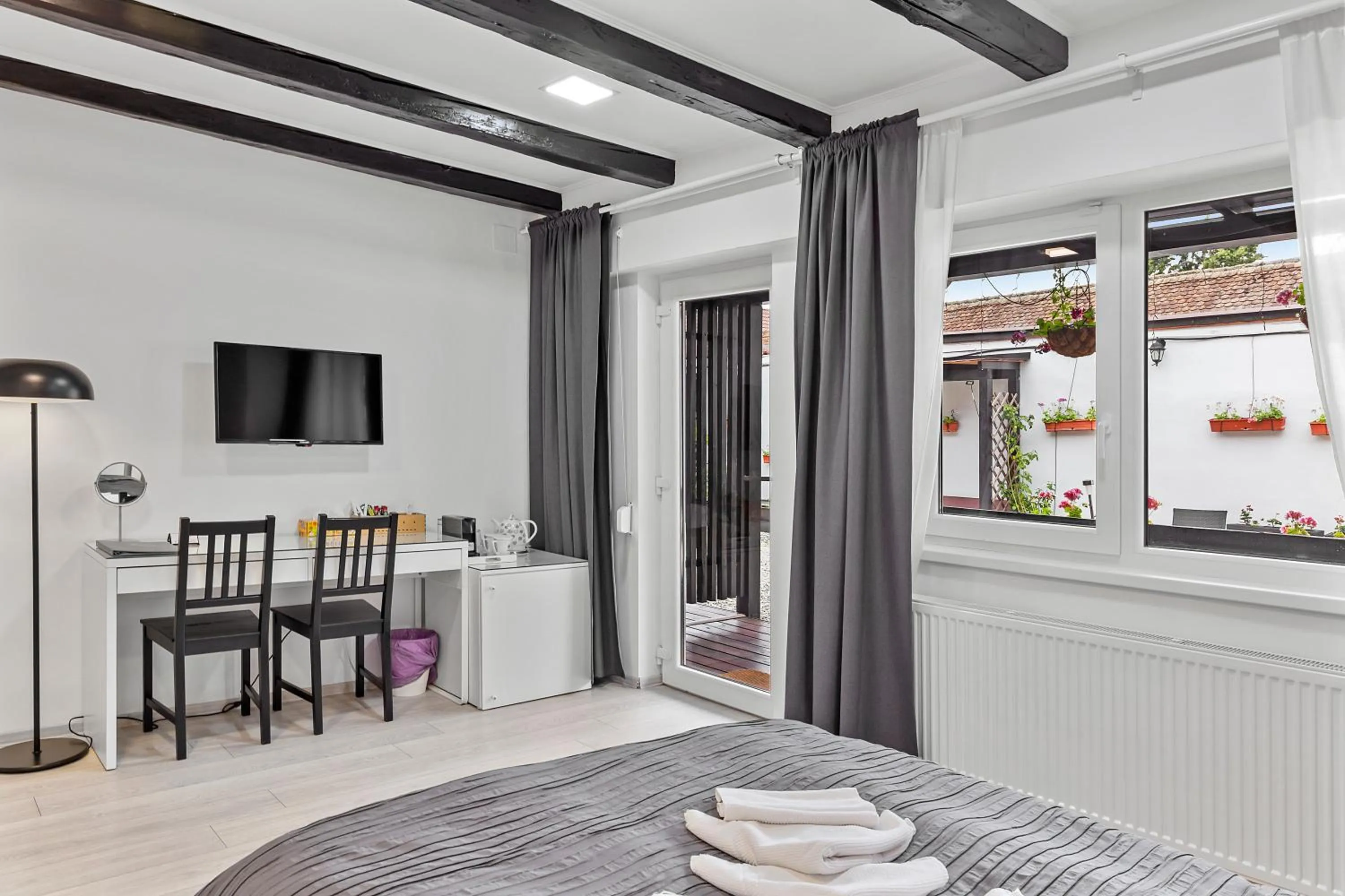 Property building, Bed in Pensiunea Alina "Adults Only"