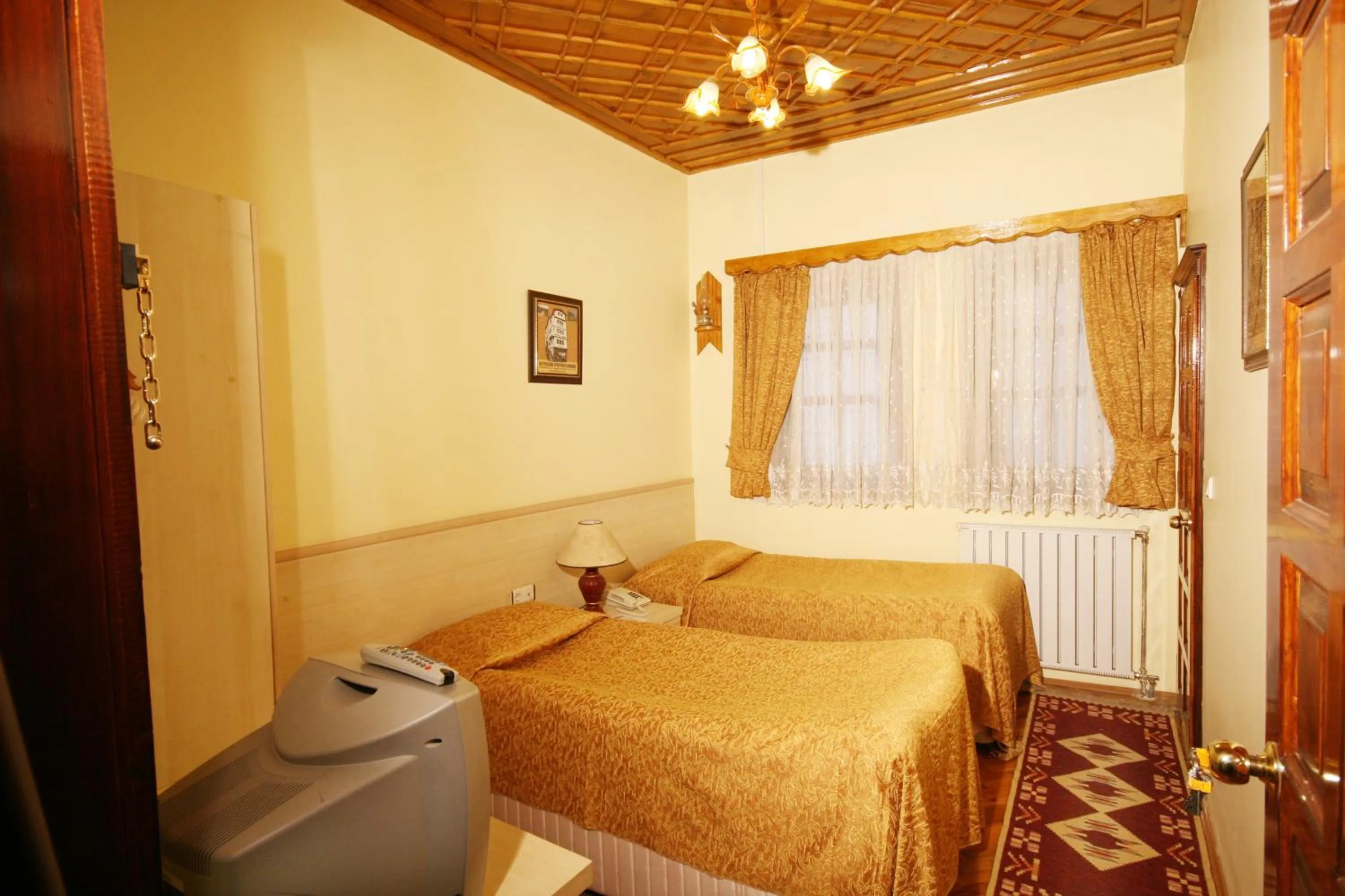 Photo of the whole room, Bed in Beypazari Ipekyolu Konagi