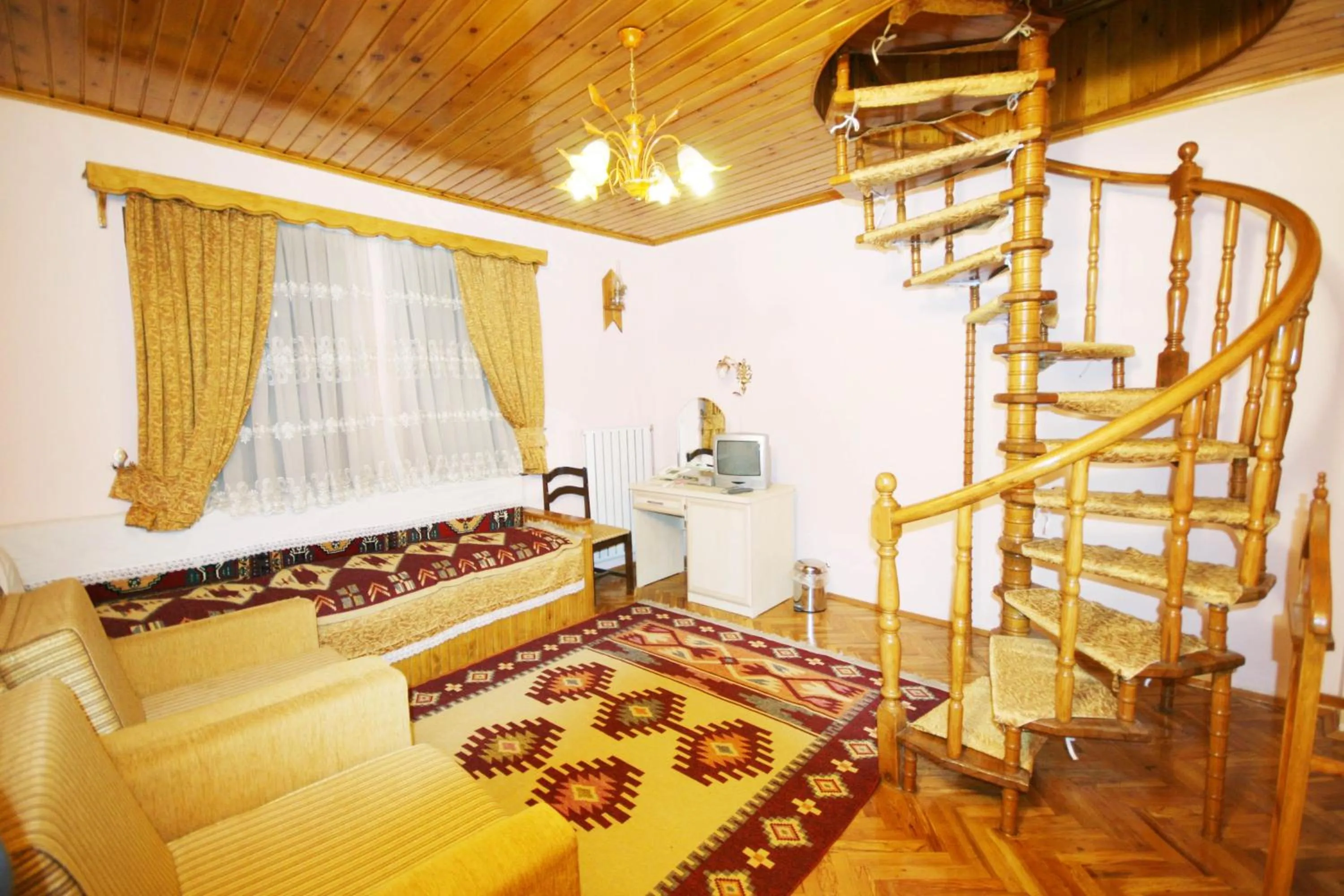 Photo of the whole room, Bed in Beypazari Ipekyolu Konagi