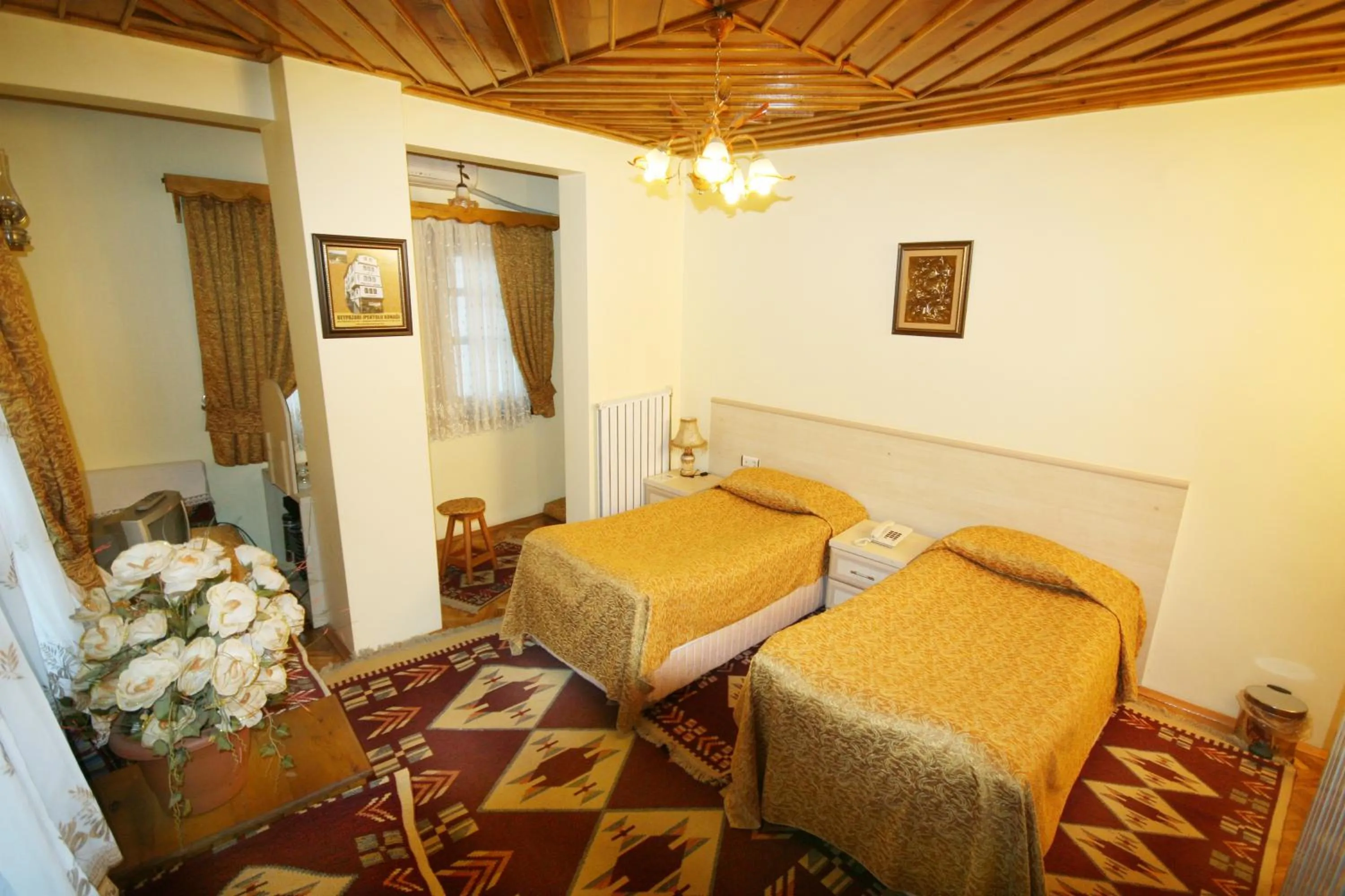 Photo of the whole room, Bed in Beypazari Ipekyolu Konagi