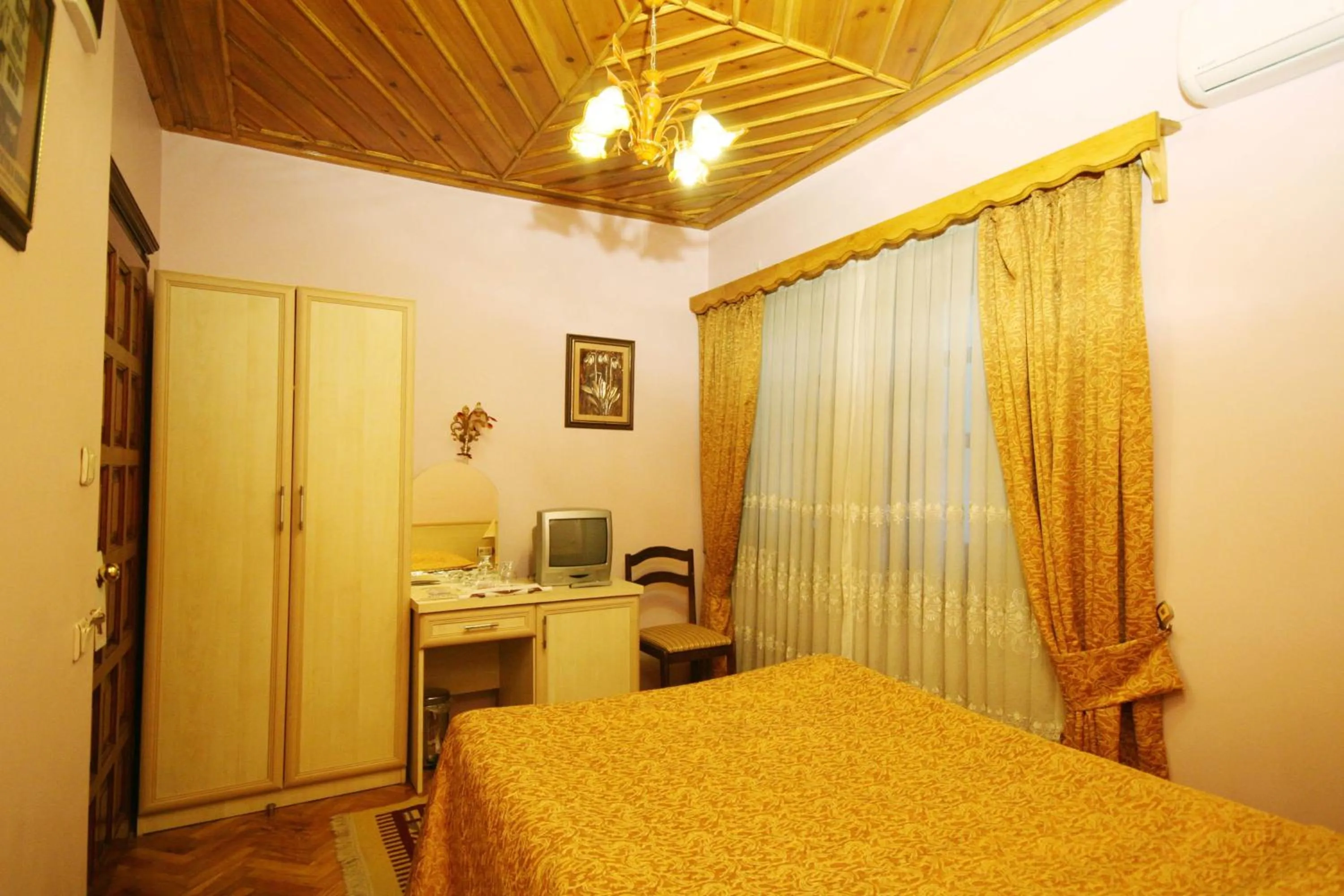 Photo of the whole room, Bed in Beypazari Ipekyolu Konagi