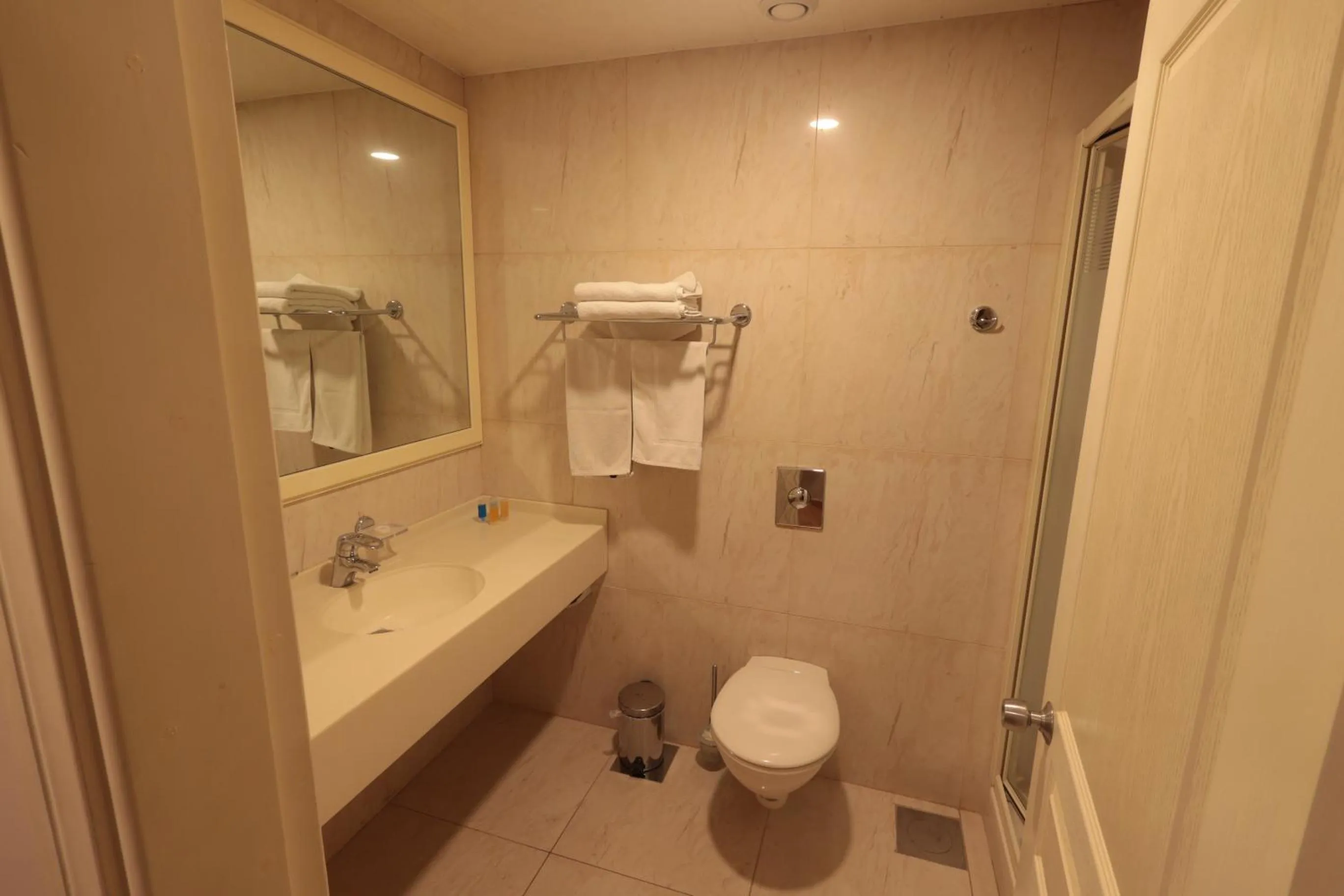 Shower in Monteverde Hotel