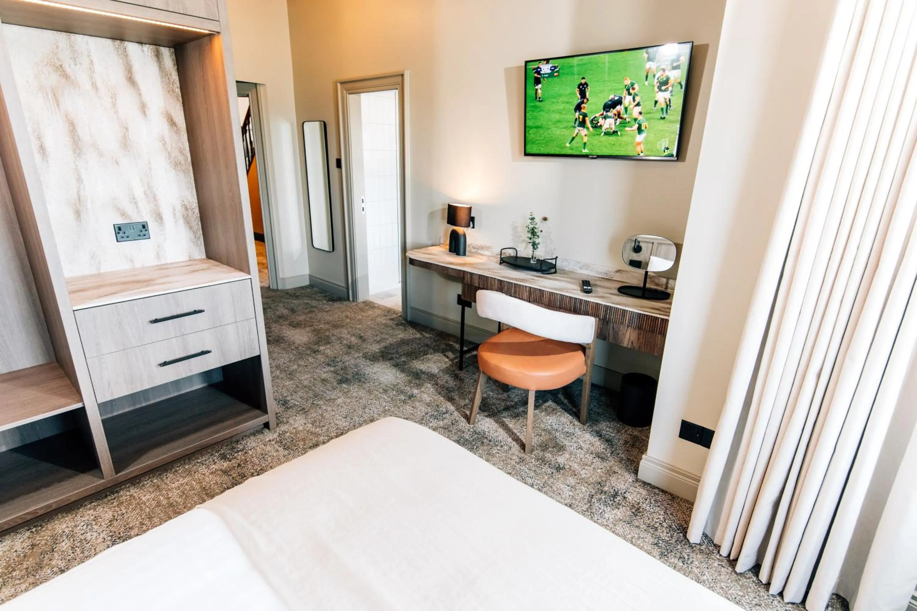 TV and multimedia, Bed in The Nines