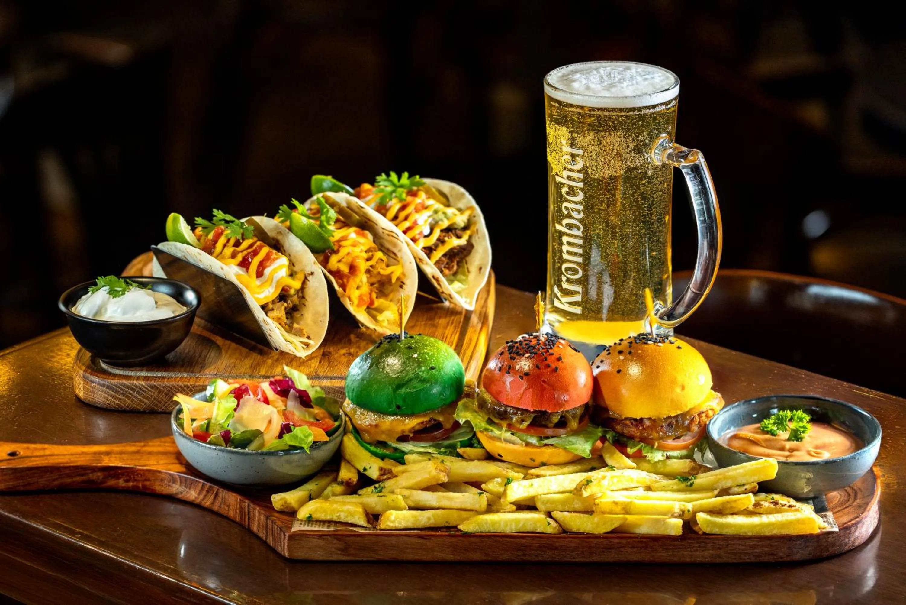 Restaurant/places to eat in Grand Millennium Al Wahda Executive Apartments