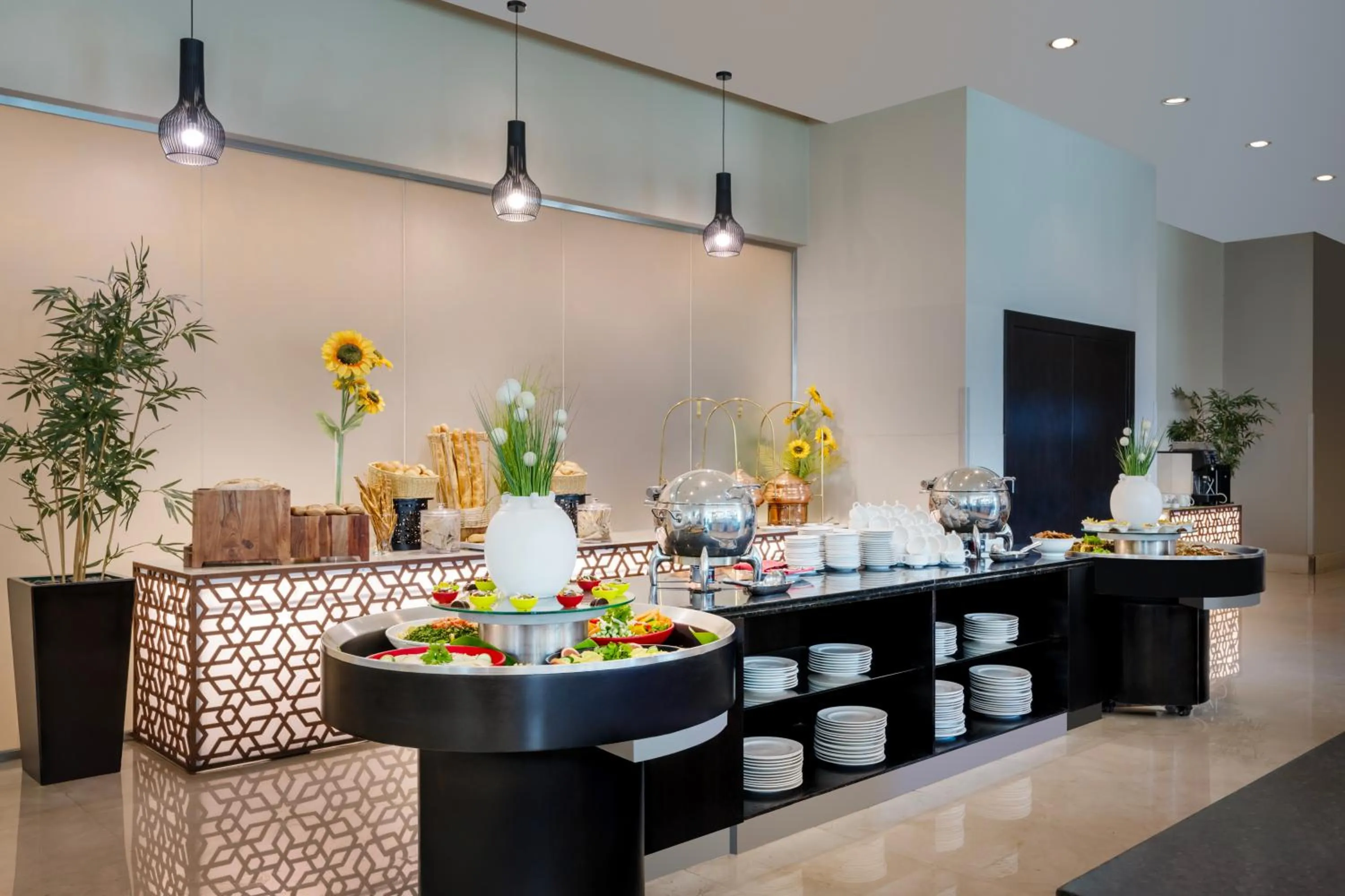 Restaurant/places to eat in Grand Millennium Al Wahda Executive Apartments