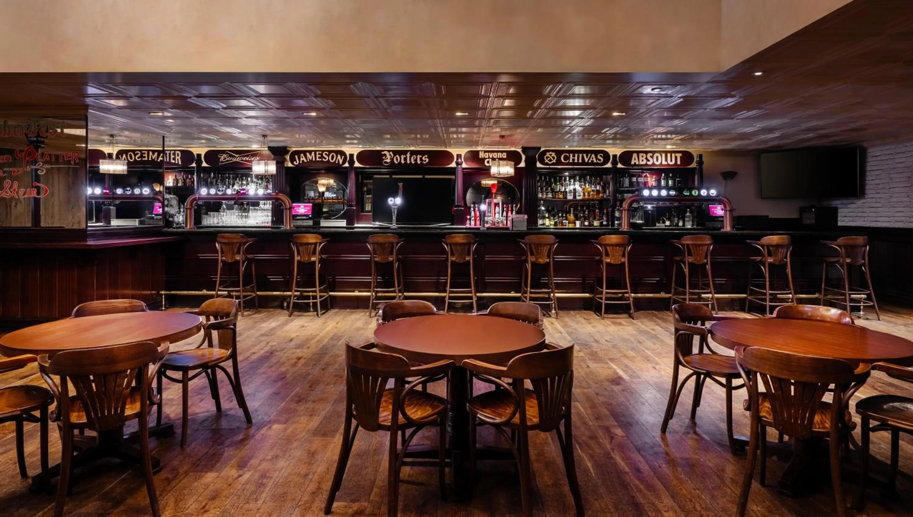 Restaurant/places to eat in Grand Millennium Al Wahda Executive Apartments