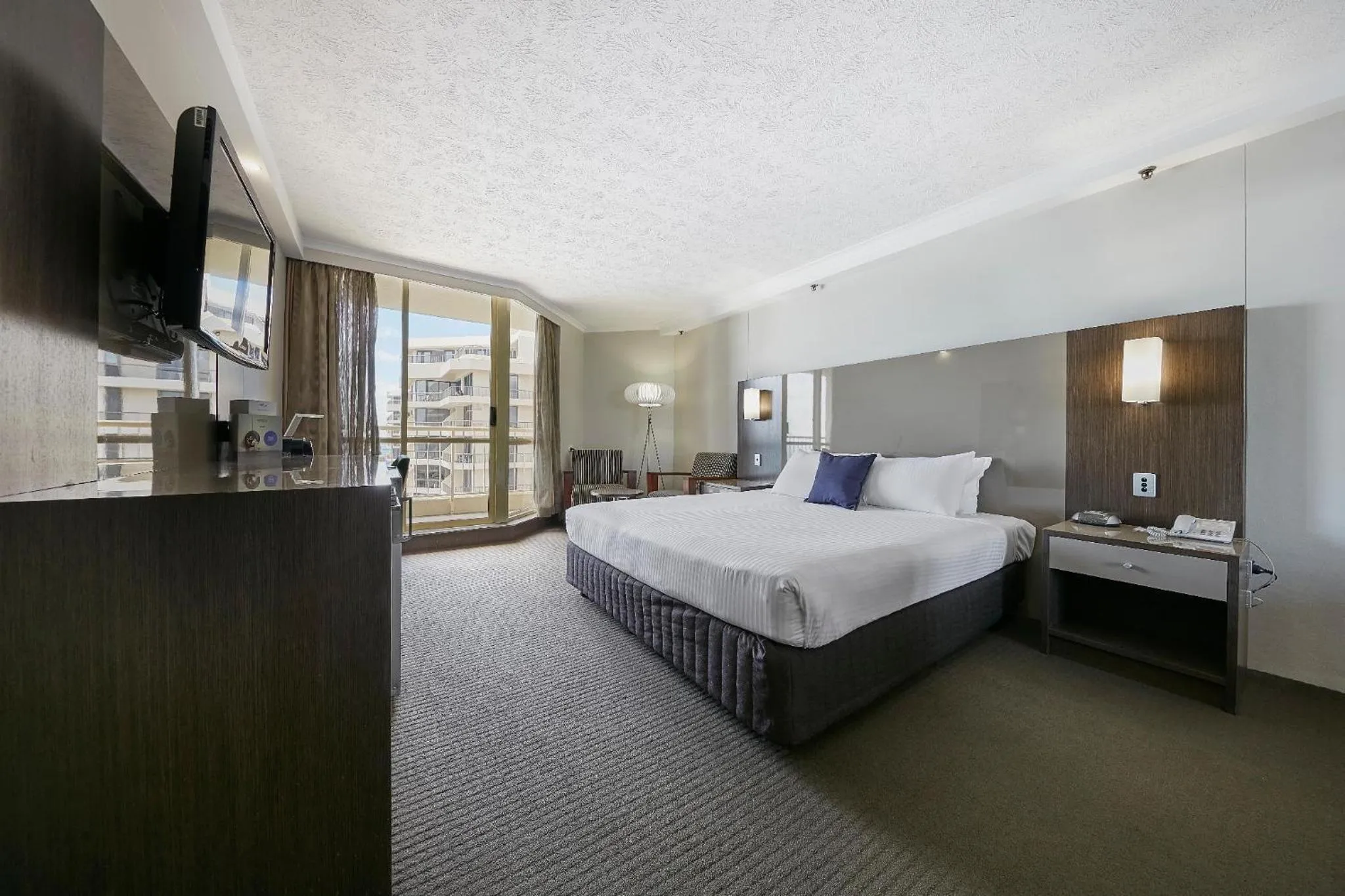 Bedroom, Bed in Novotel Surfers Paradise