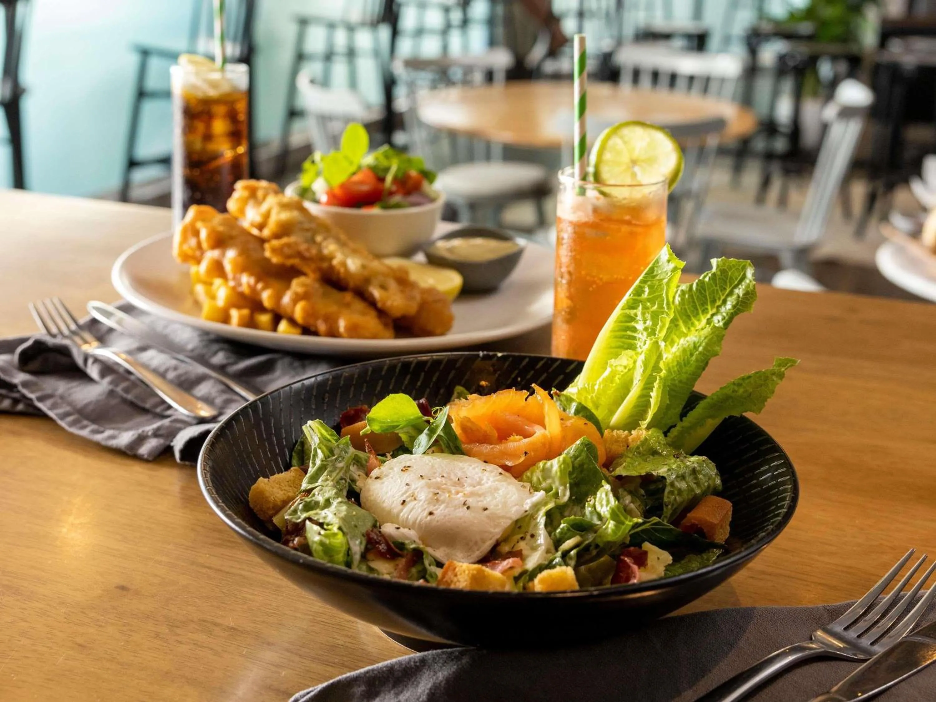 Restaurant/places to eat in Novotel Surfers Paradise