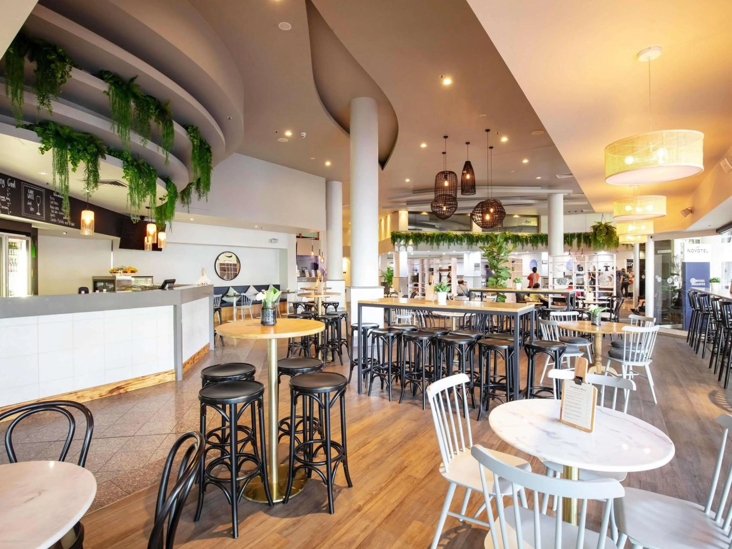Lounge or bar in Novotel Surfers Paradise