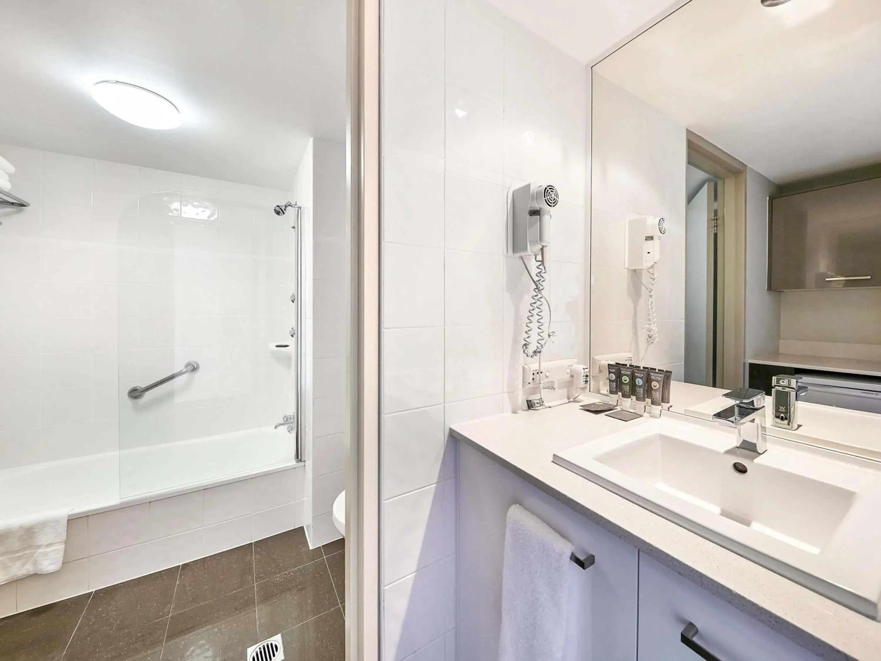 Superior Double Room with Two Double Beds and Ocean View in Novotel Surfers Paradise Superior Double Room with Two Double Beds and Ocean View in Novotel Surfers Paradise