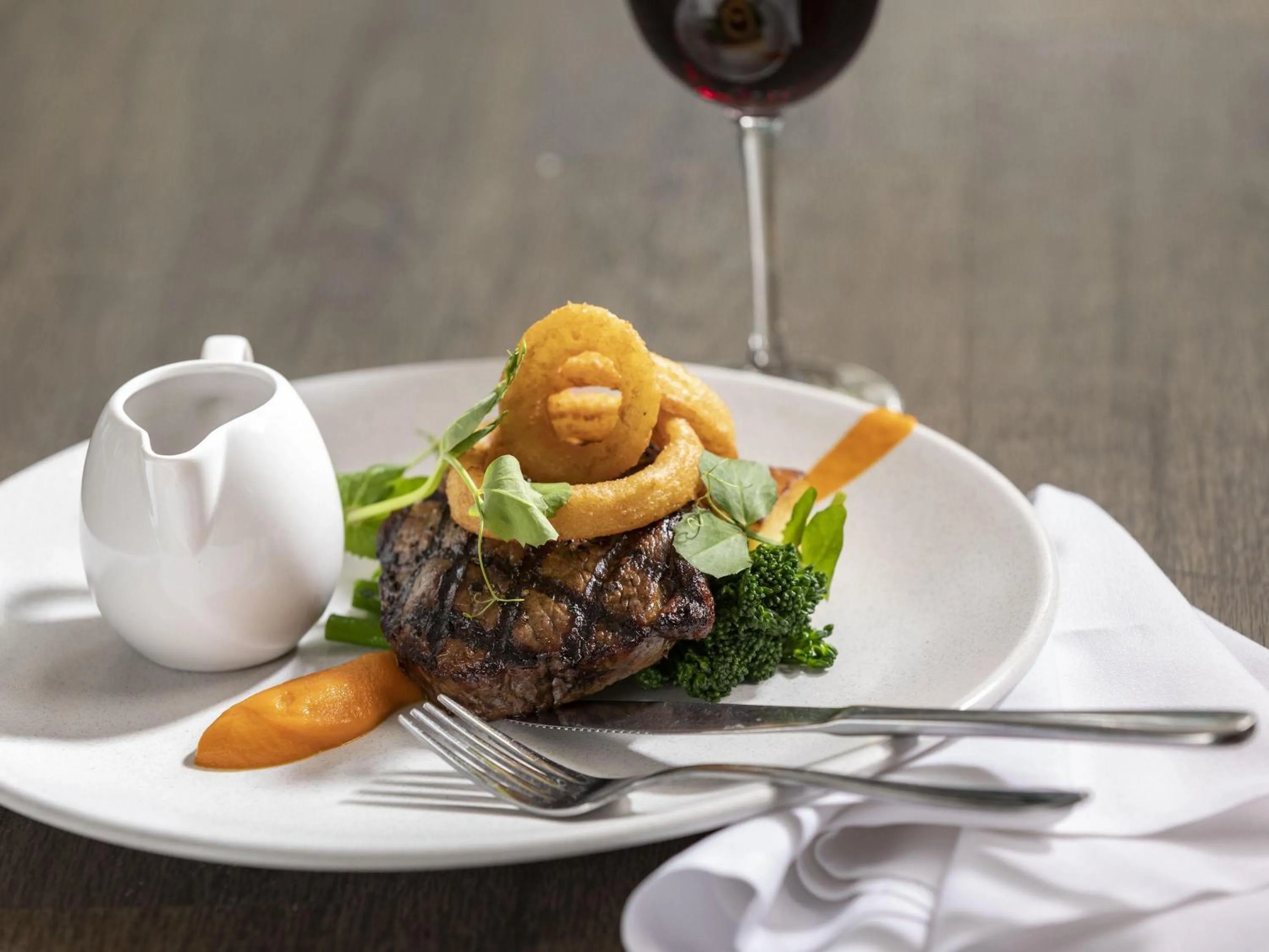 Restaurant/places to eat in Novotel Surfers Paradise