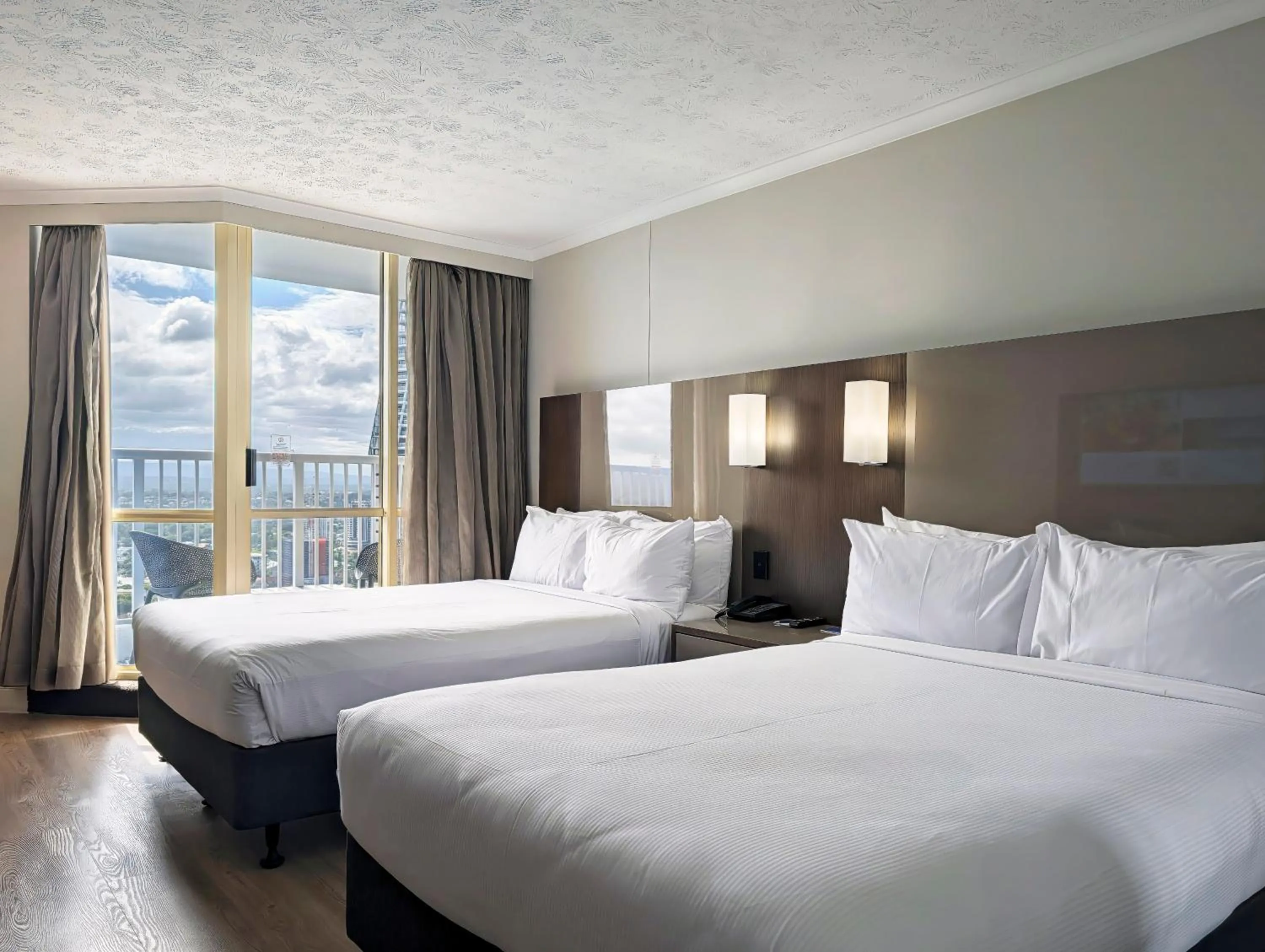 Bedroom, Bed in Novotel Surfers Paradise