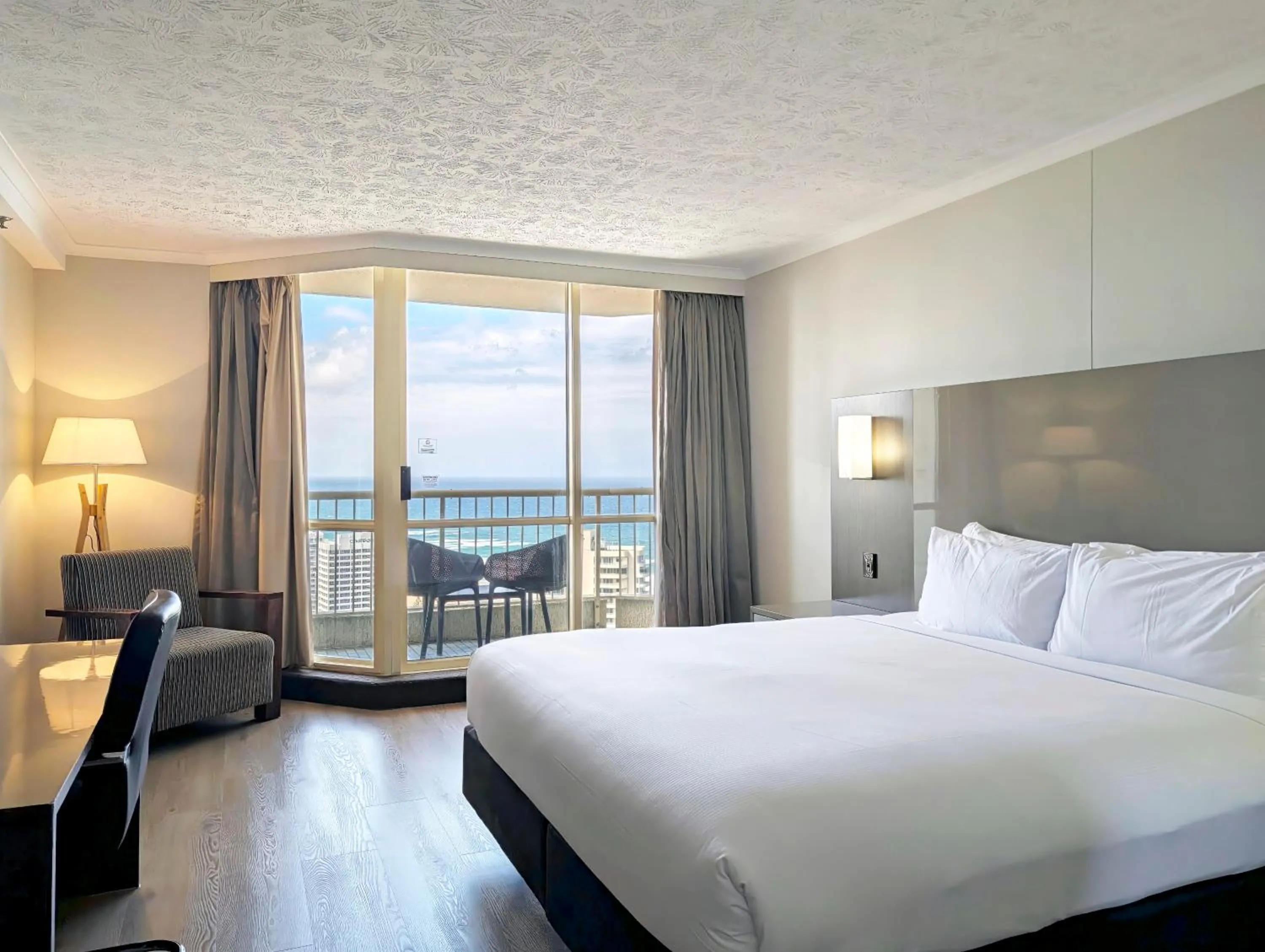 Bedroom, Bed in Novotel Surfers Paradise