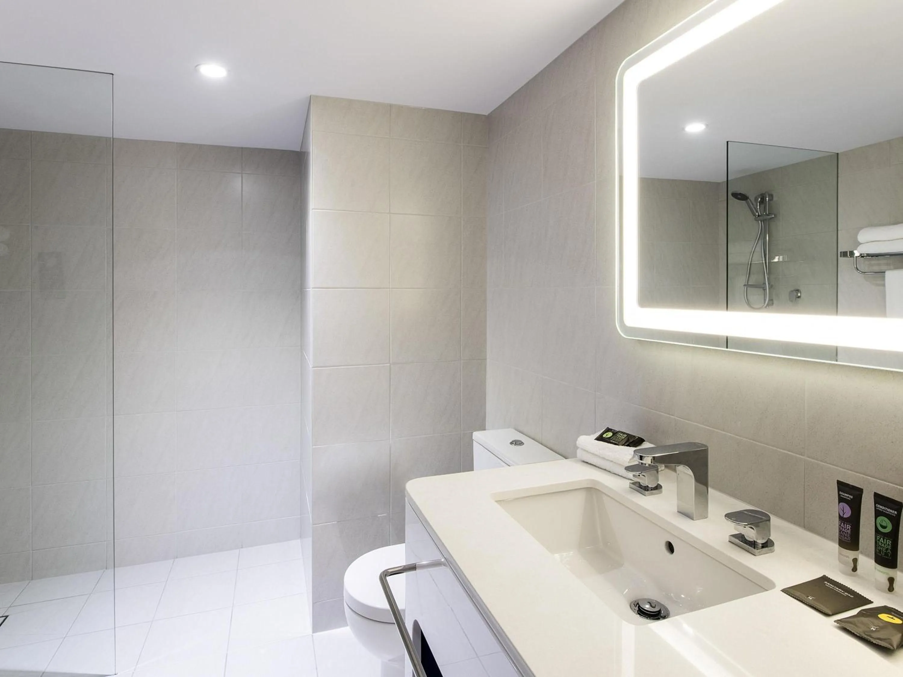 Bedroom in Novotel Surfers Paradise