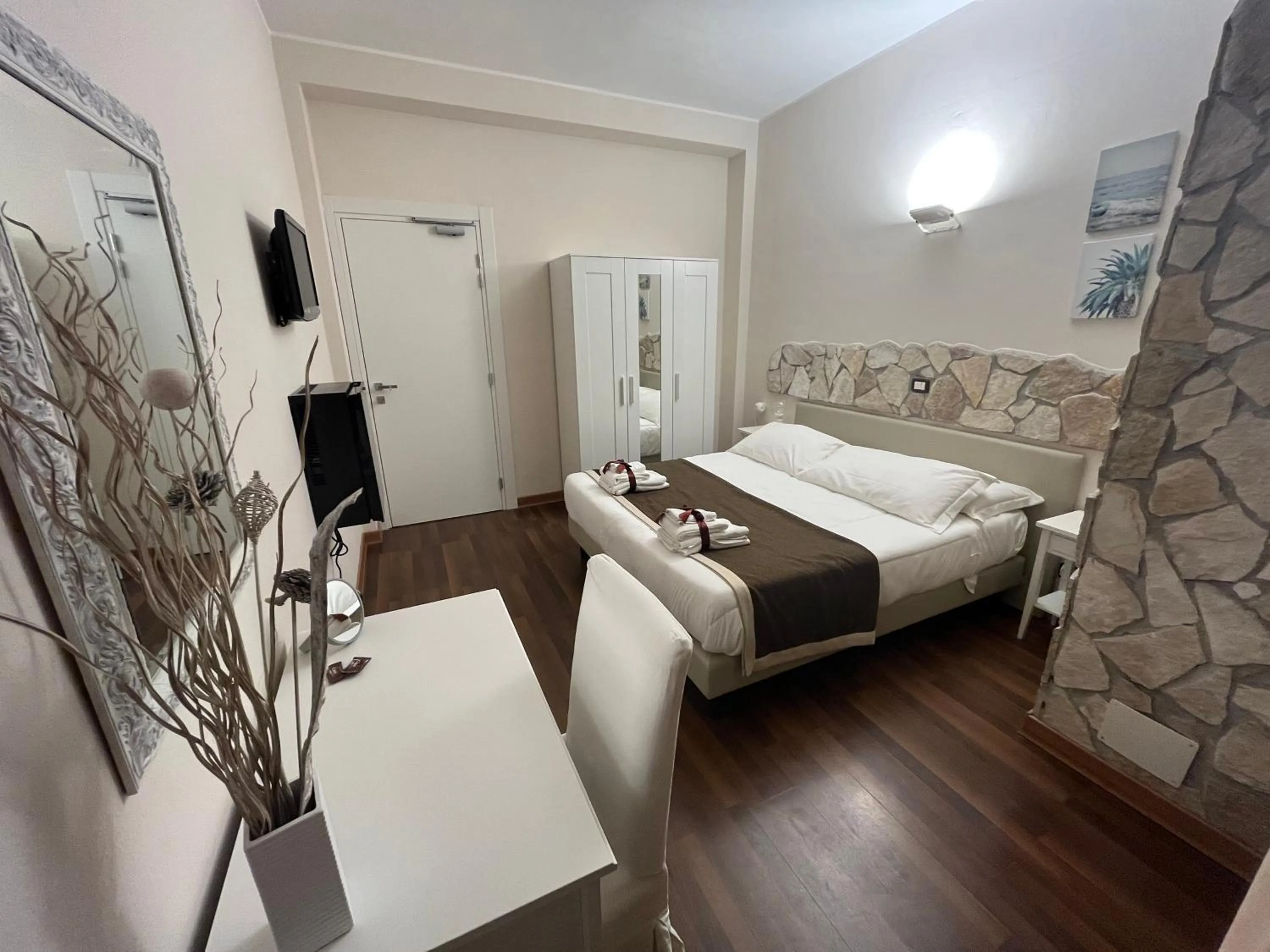 Bedroom, Bed in Hotel La Torraccia