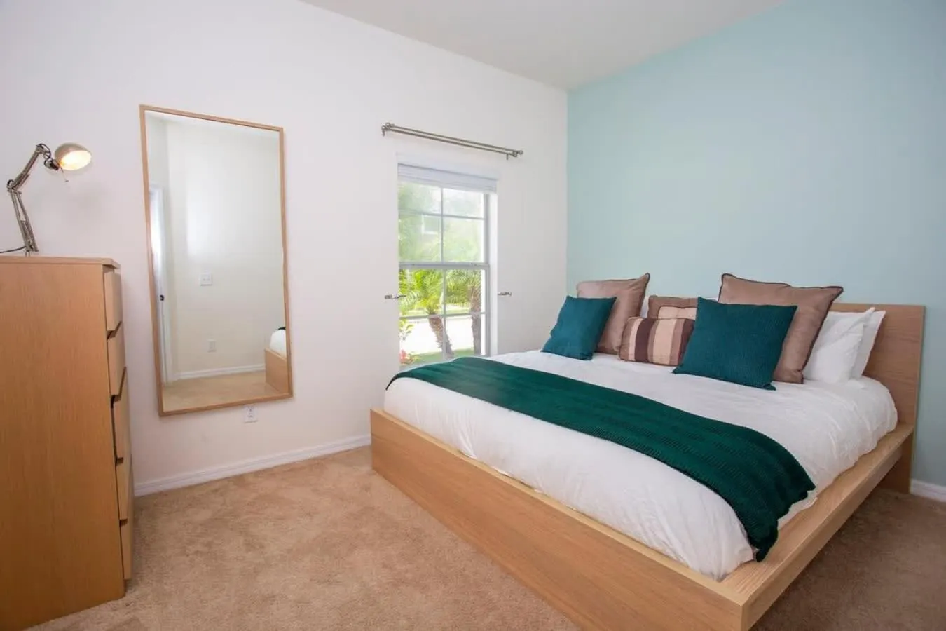 Four Bedrooms Townhouse 4563