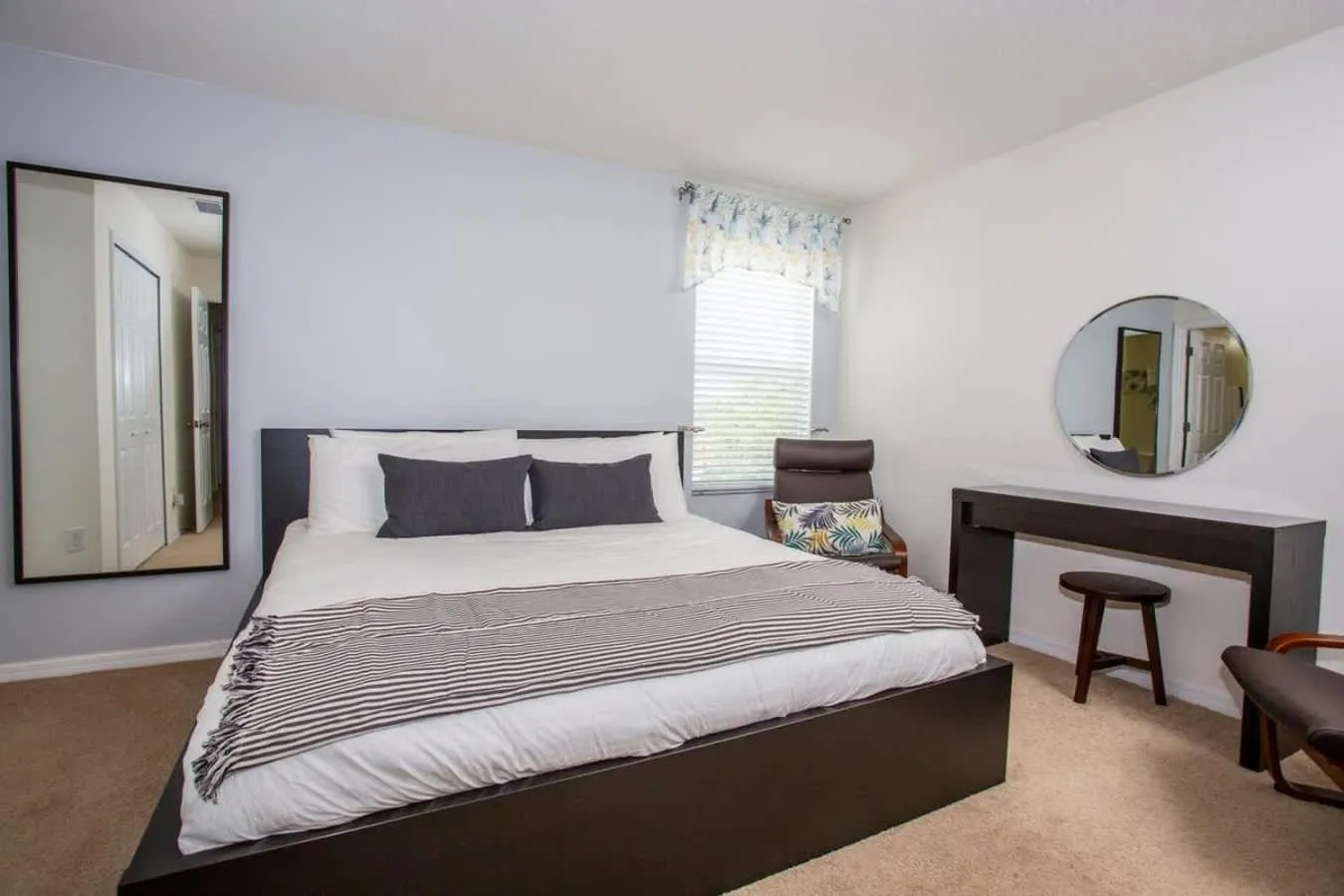 Four Bedrooms Townhouse 4563