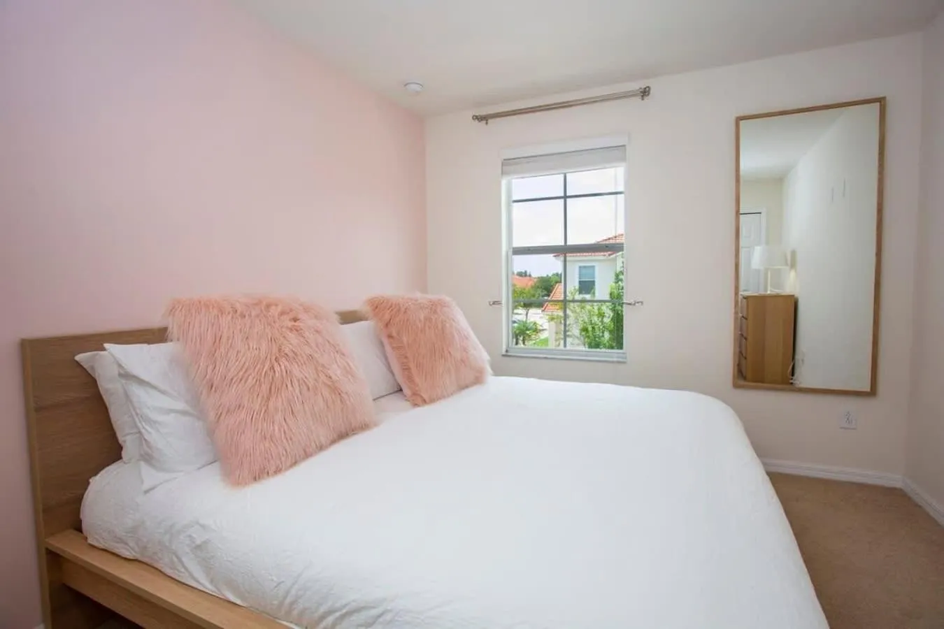 Four Bedrooms Townhouse 4563