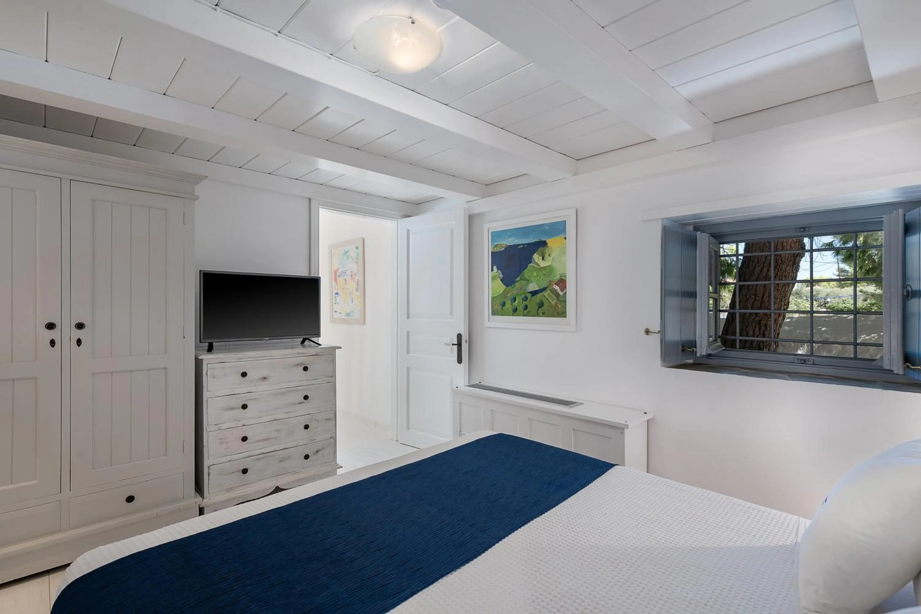 Bedroom, Bed in Bellevalia Hydra - Formerly Four Seasons Hydra