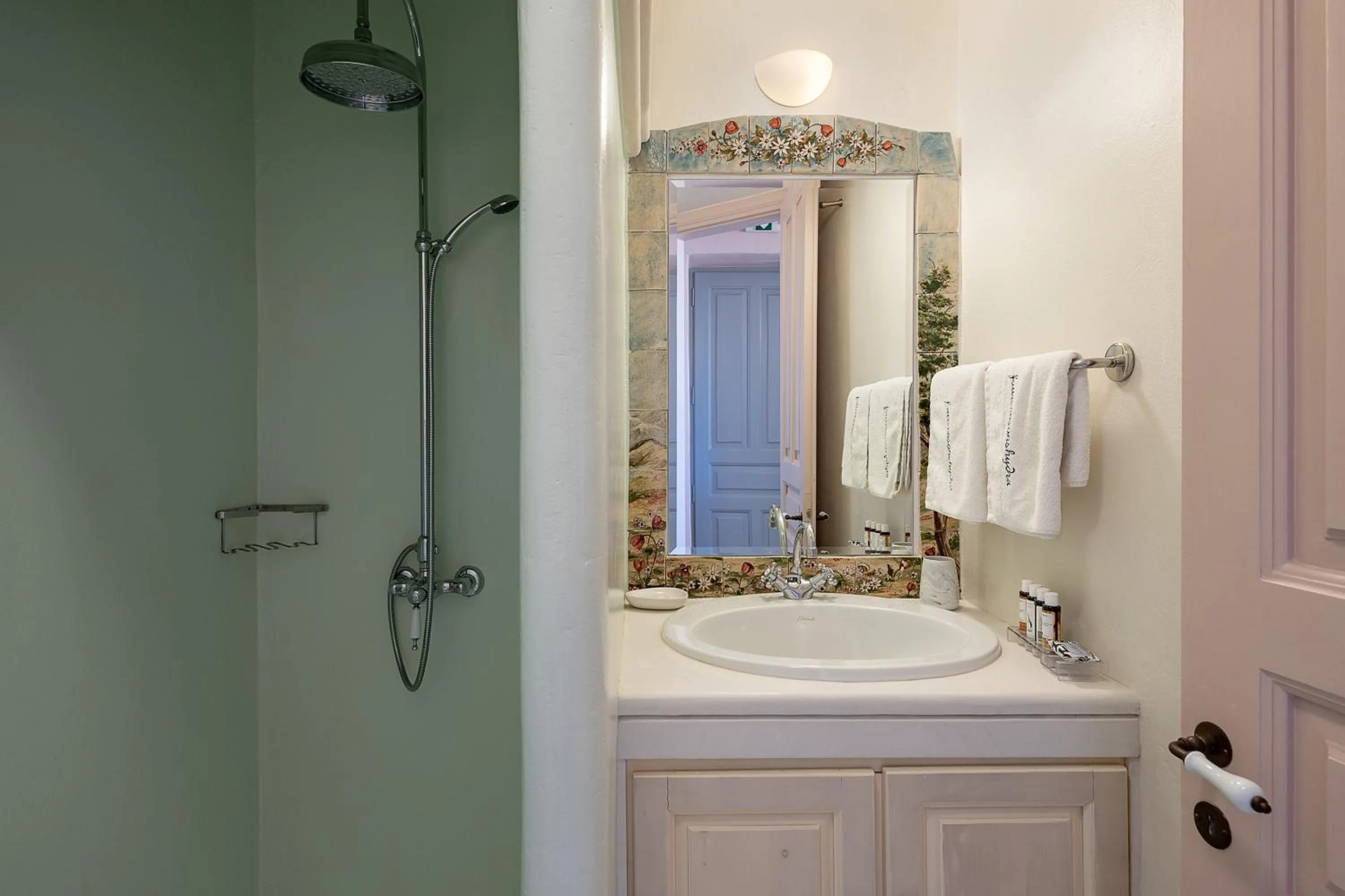 Shower in Bellevalia Hydra - Formerly Four Seasons Hydra