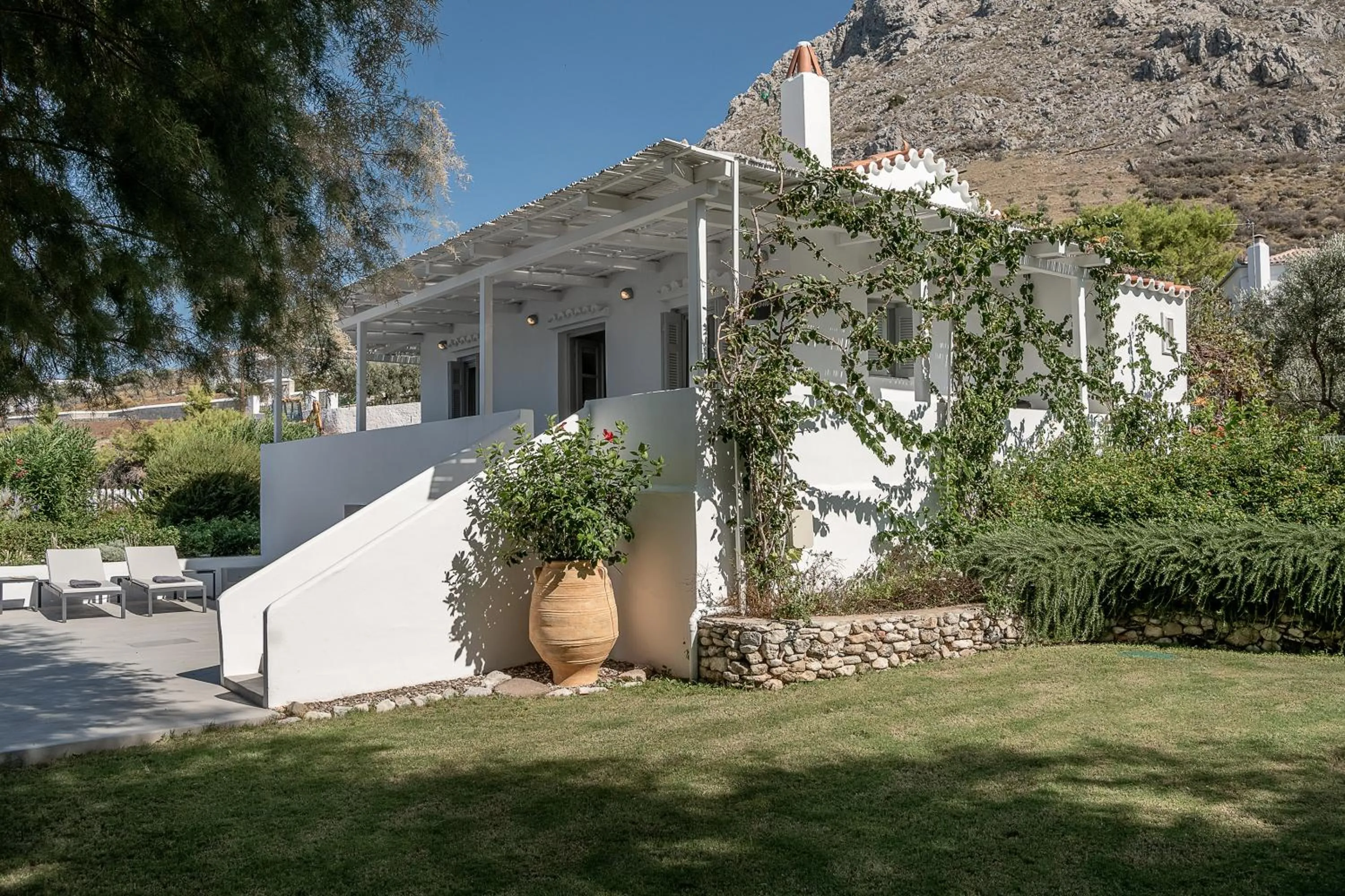 Garden in Bellevalia Hydra - Formerly Four Seasons Hydra