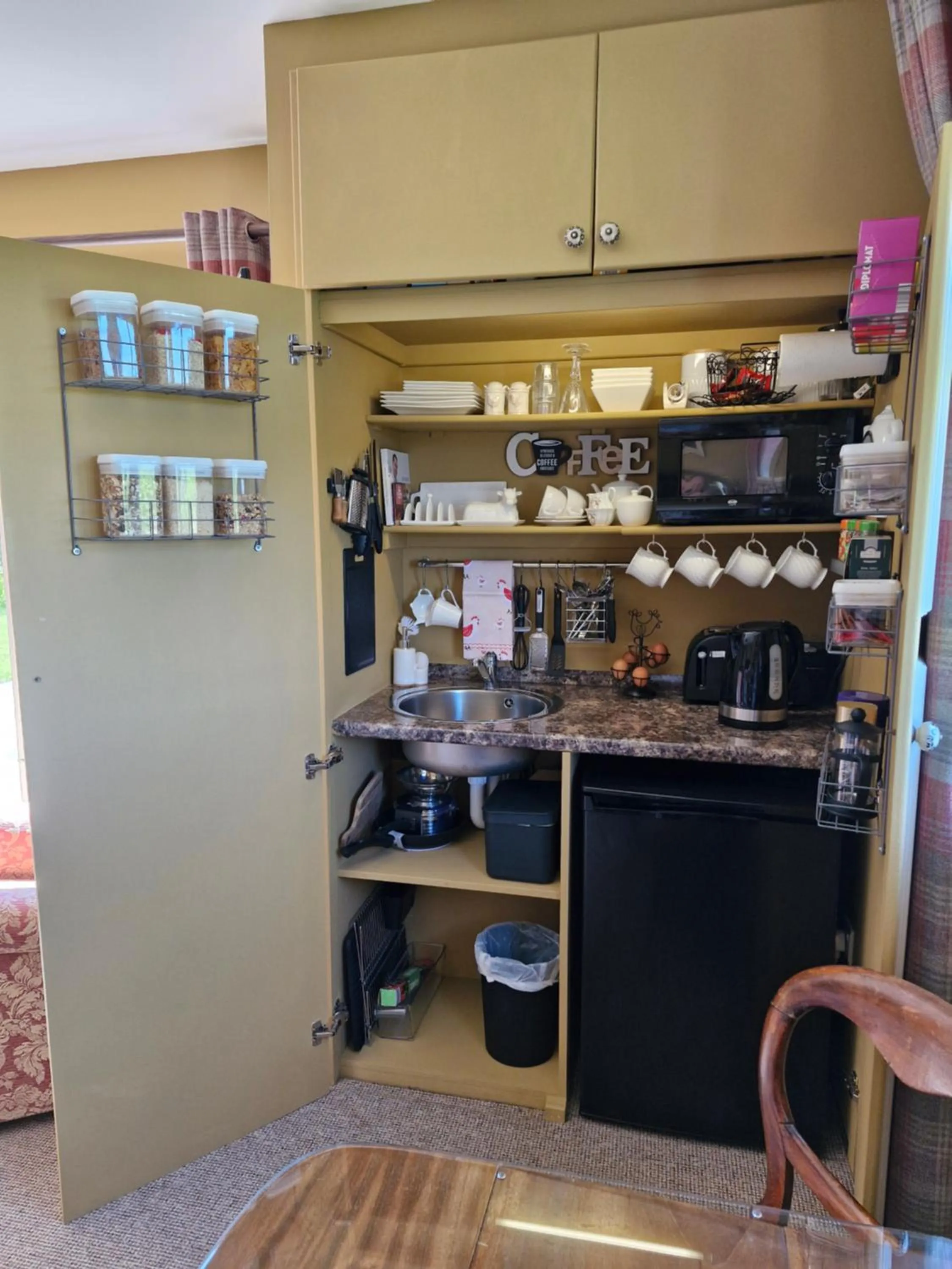 Kitchen or kitchenette in The Brown Hen Guest Accommodation