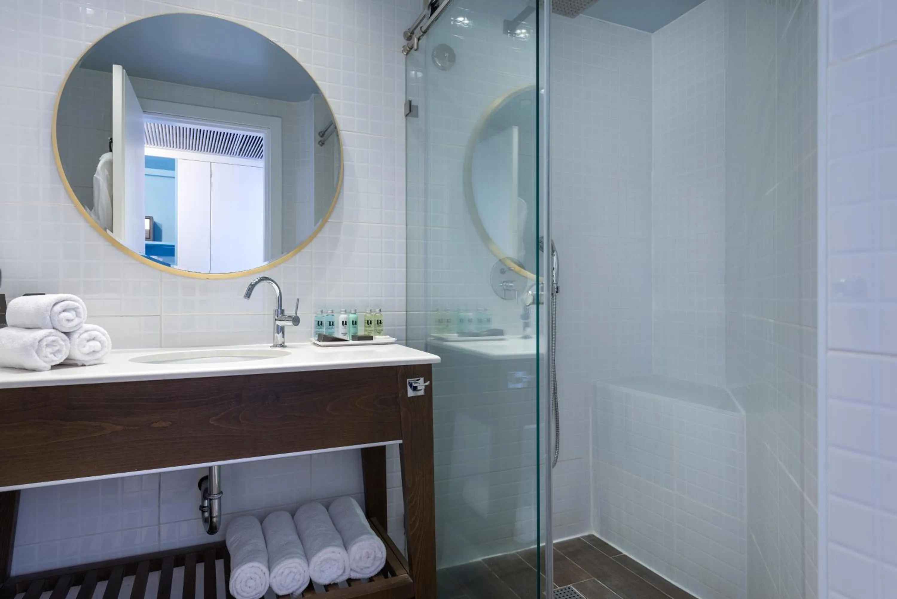 Shower in U Coral Beach Club Eilat – Ultra All inclusive