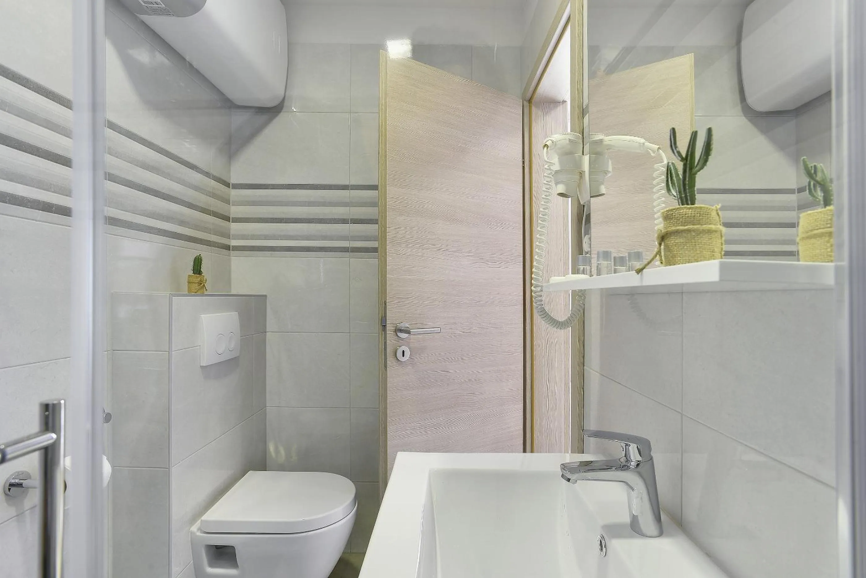 Toilet in D&A Amphitheatre Apartments with free parking