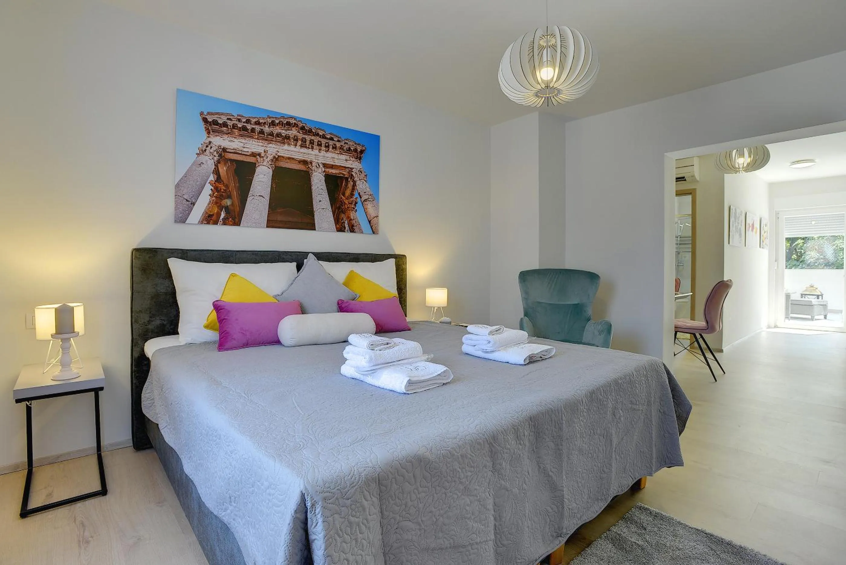 Photo of the whole room, Bed in D&A Amphitheatre Apartments with free parking