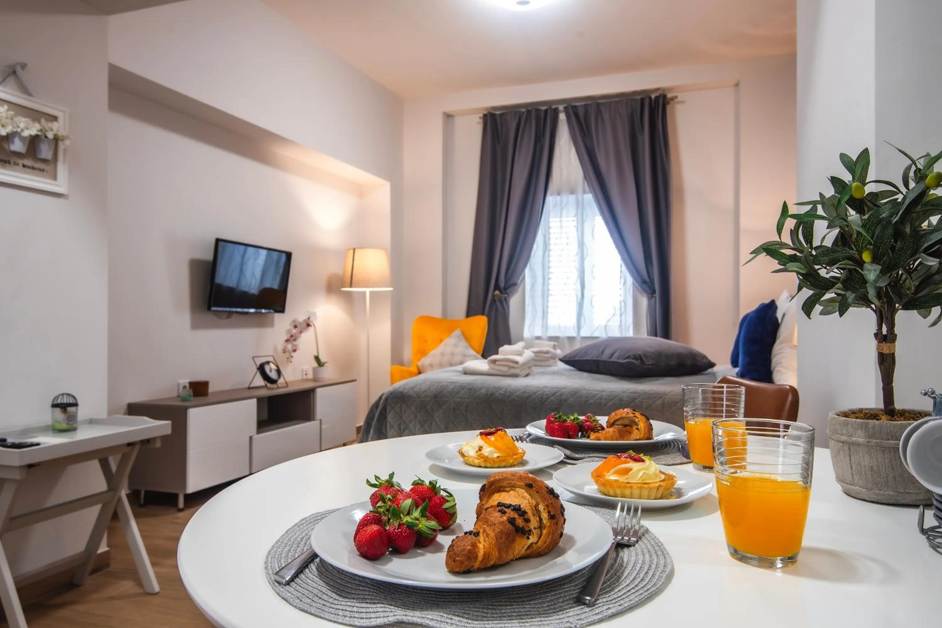 Photo of the whole room in D&A Amphitheatre Apartments with free parking