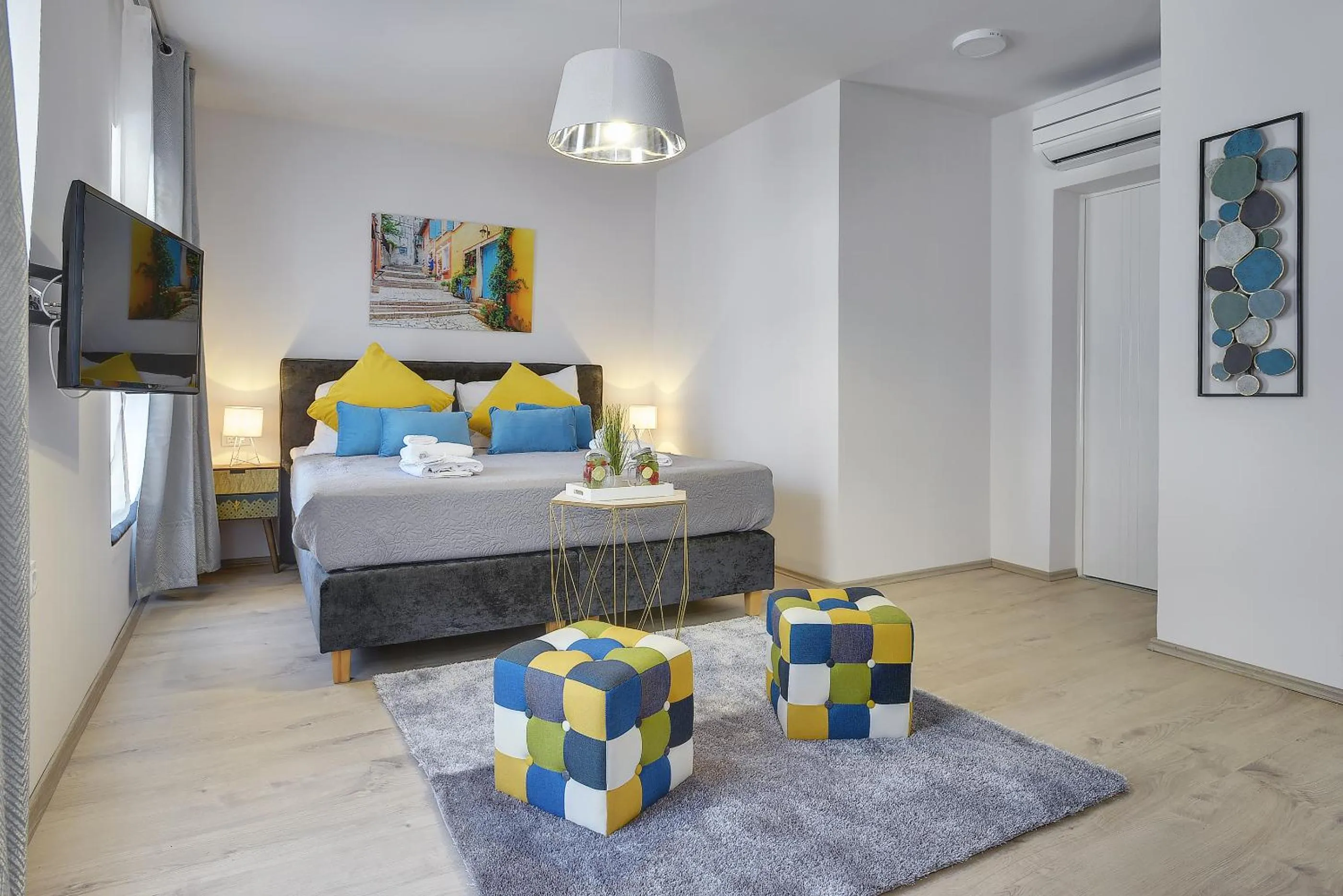 Bedroom, Bed in D&A Amphitheatre Apartments with free parking