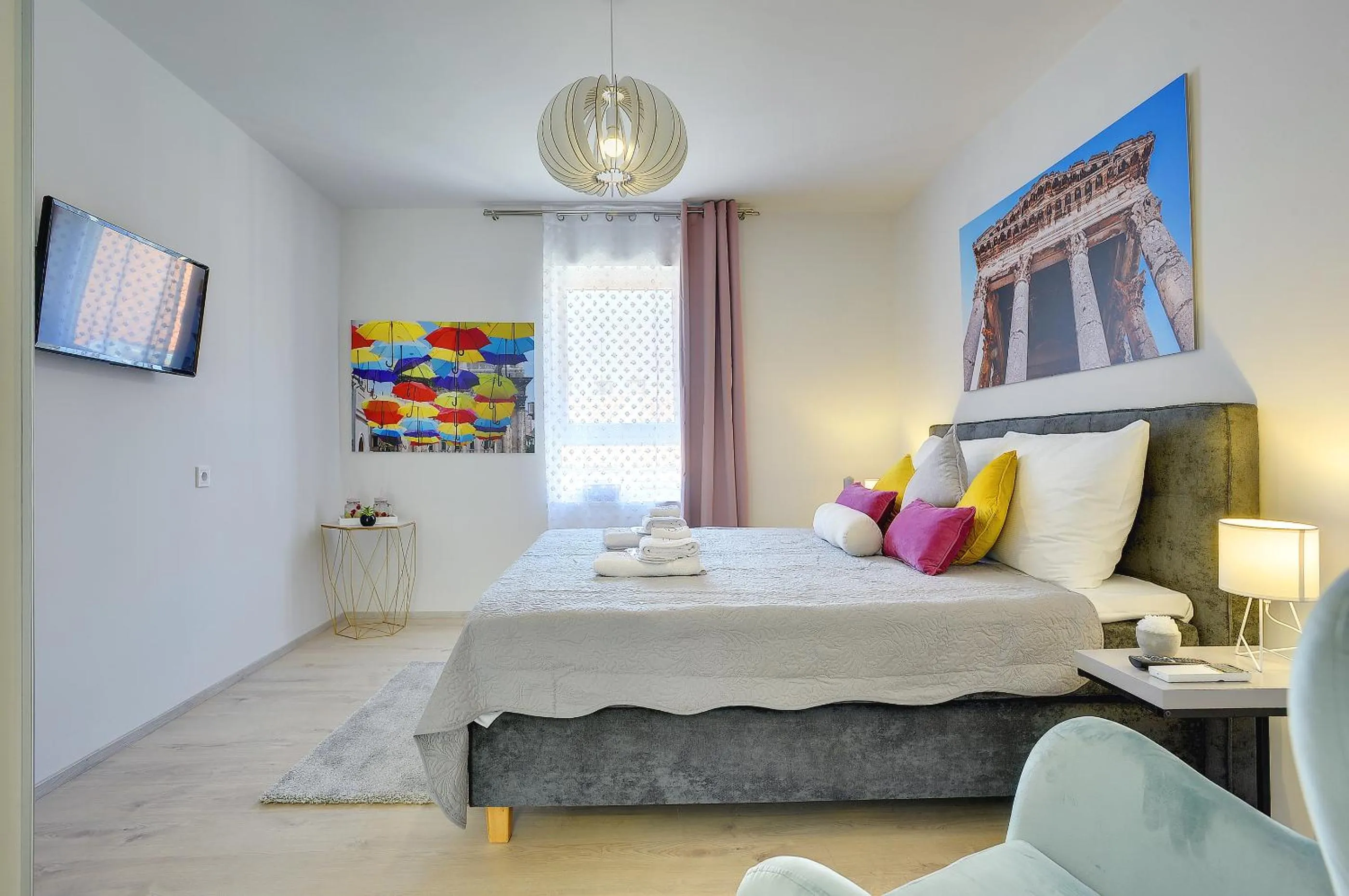 Bedroom, Bed in D&A Amphitheatre Apartments with free parking