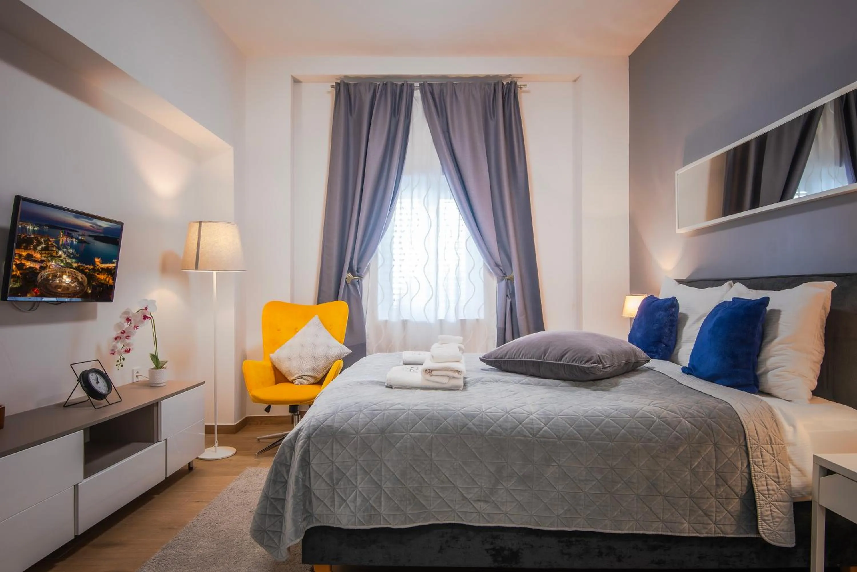 Photo of the whole room, Bed in D&A Amphitheatre Apartments with free parking