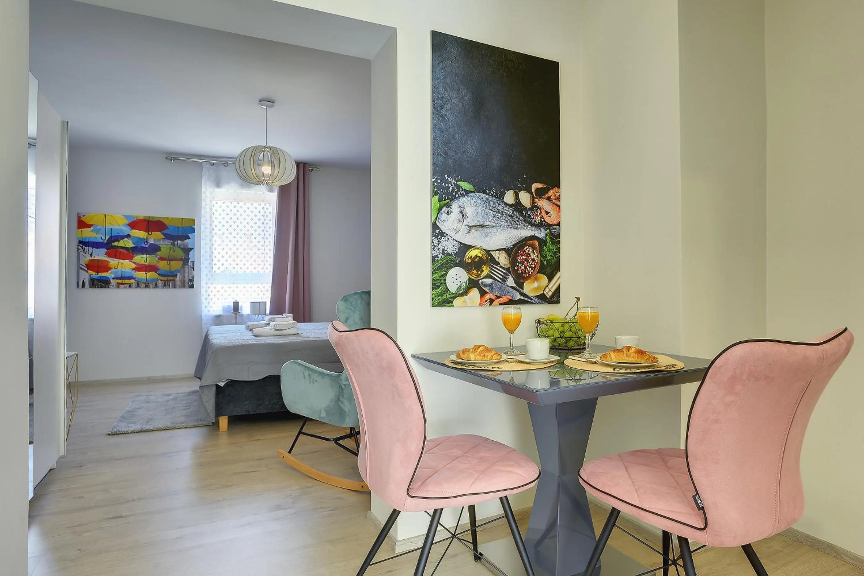 Dining area in D&A Amphitheatre Apartments with free parking