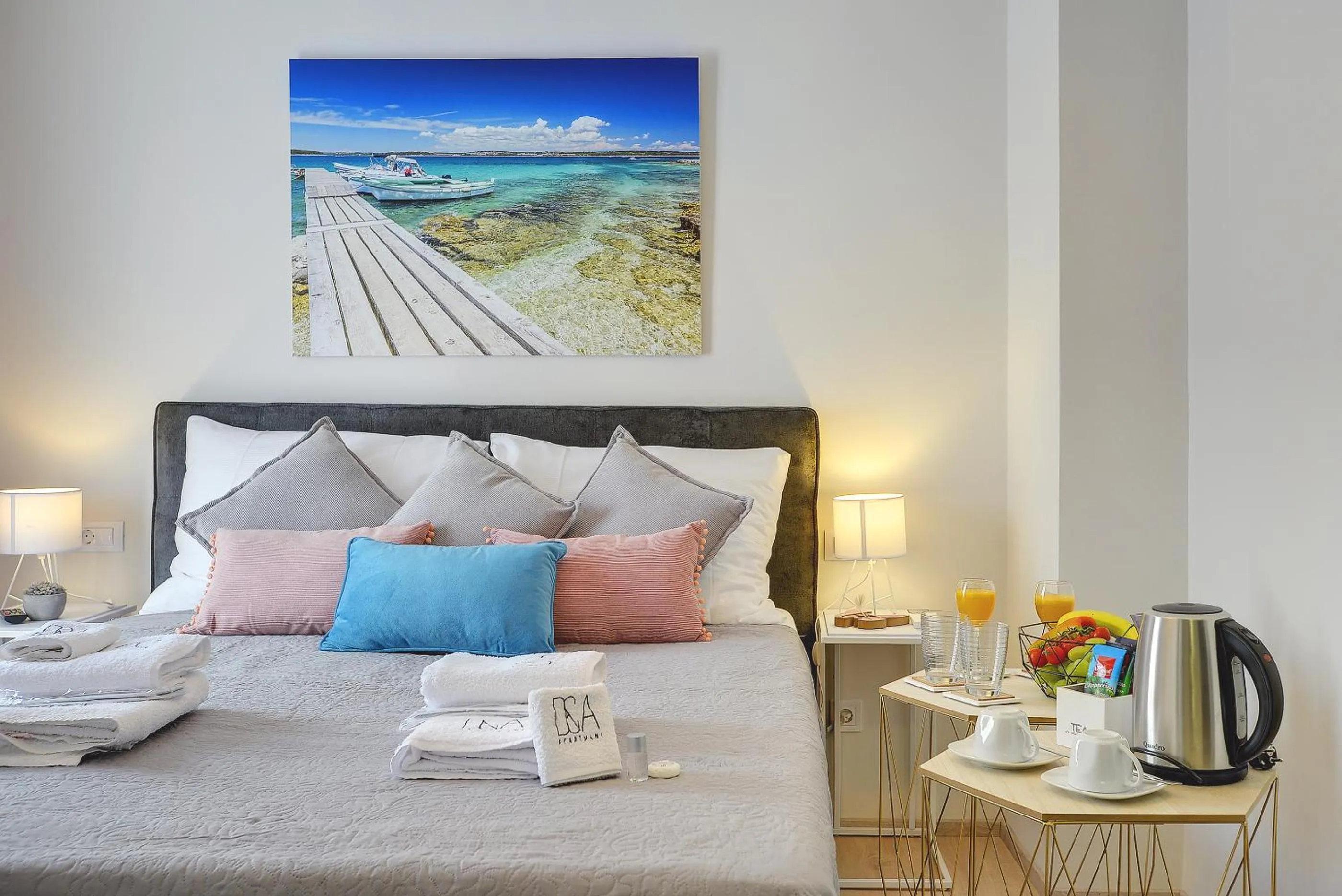 Decorative detail, Bed in D&A Amphitheatre Apartments with free parking