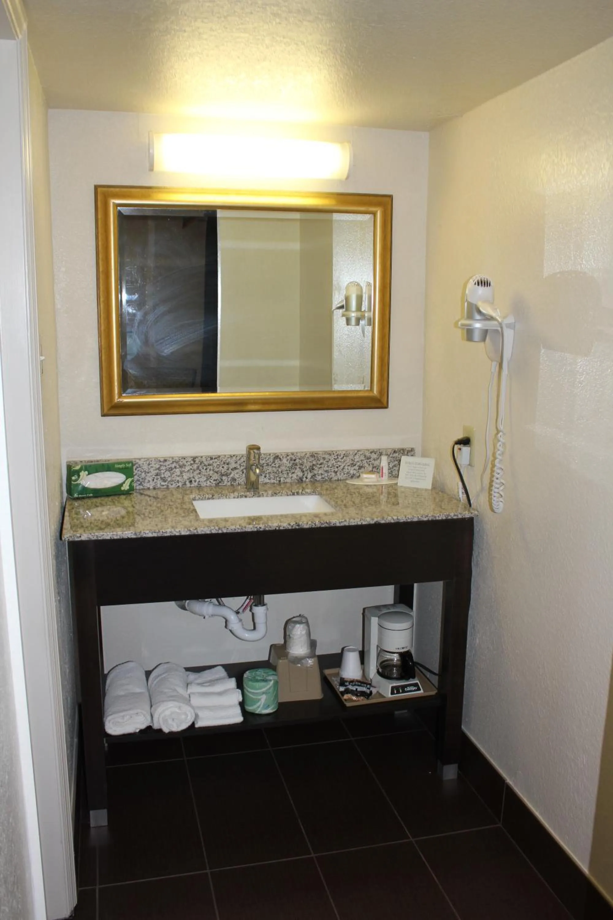 Bathroom in Days Inn by Wyndham Birmingham/West