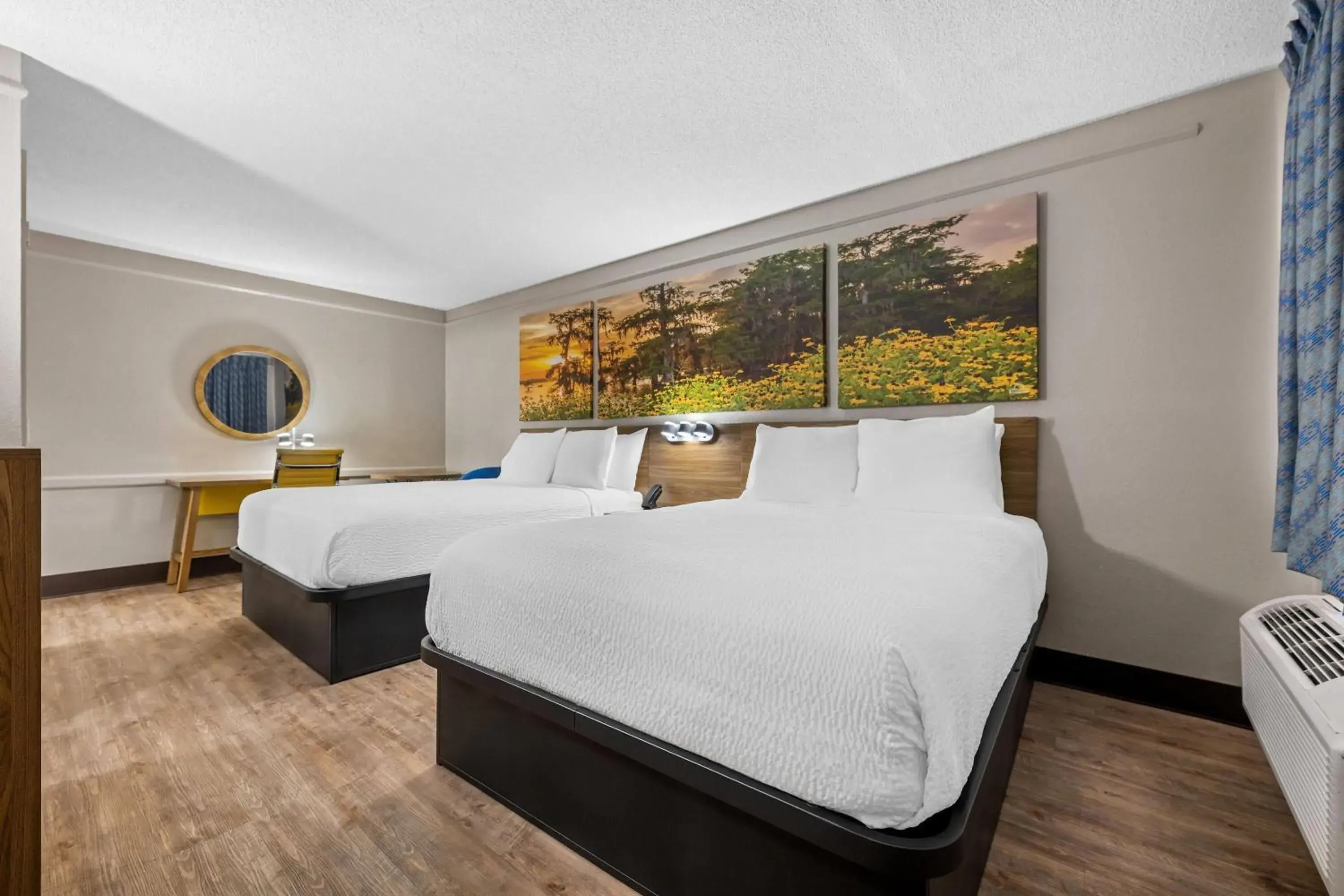 Double Room with Two Double Beds - Mobility Access/Smoking in Days Inn by Wyndham Birmingham/West Double Room with Two Double Beds - Mobility Access/Smoking in Days Inn by Wyndham Birmingham/West