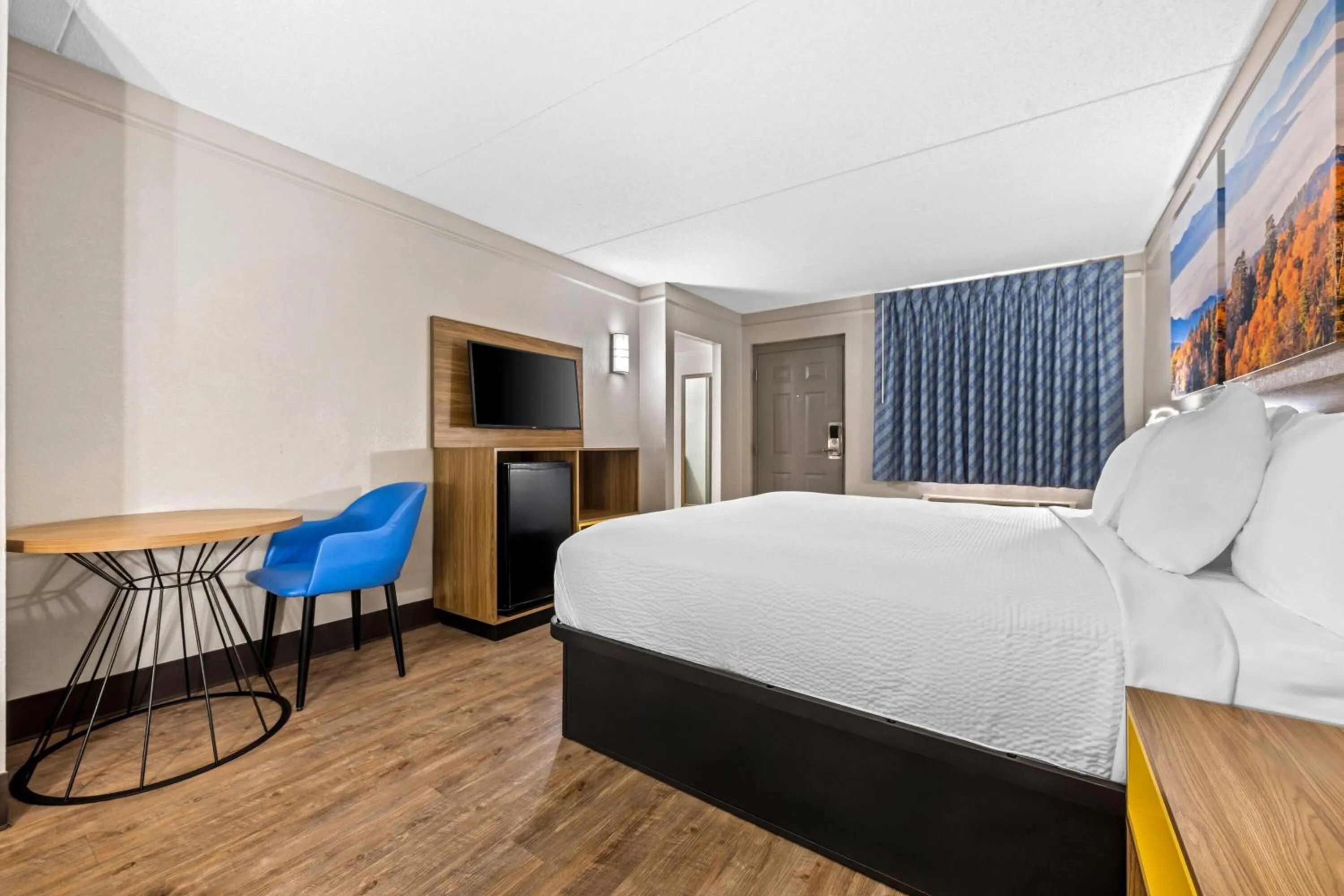 Bed in Days Inn by Wyndham Birmingham/West