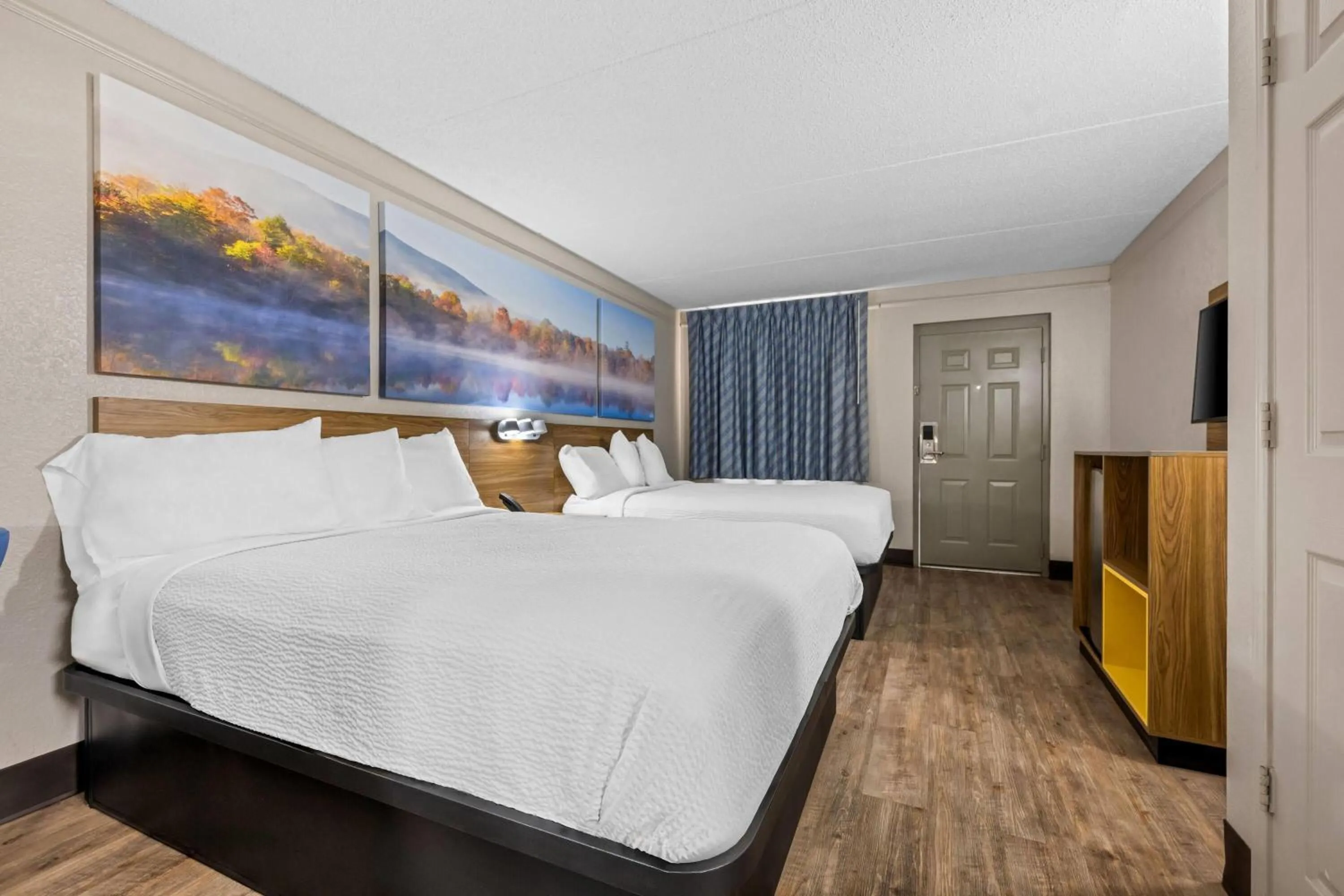 Bed in Days Inn by Wyndham Birmingham/West