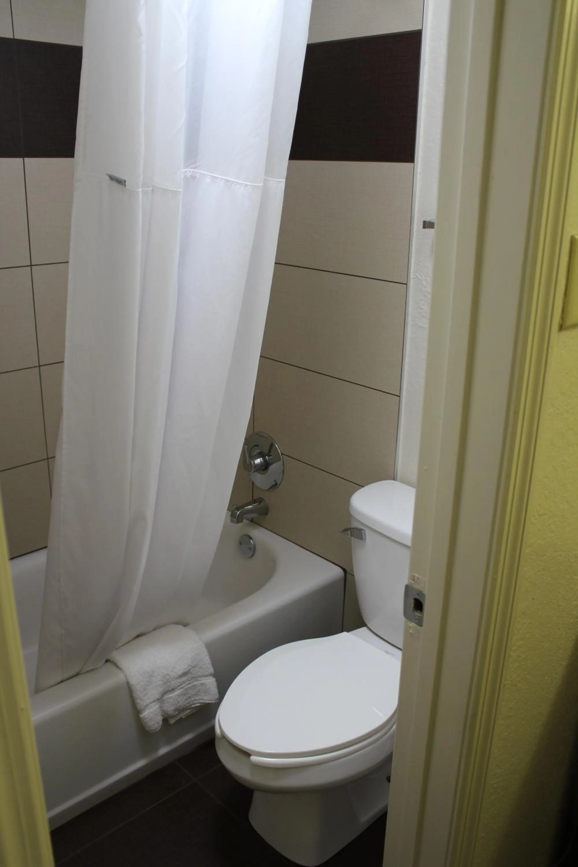 Bathroom in Days Inn by Wyndham Birmingham/West