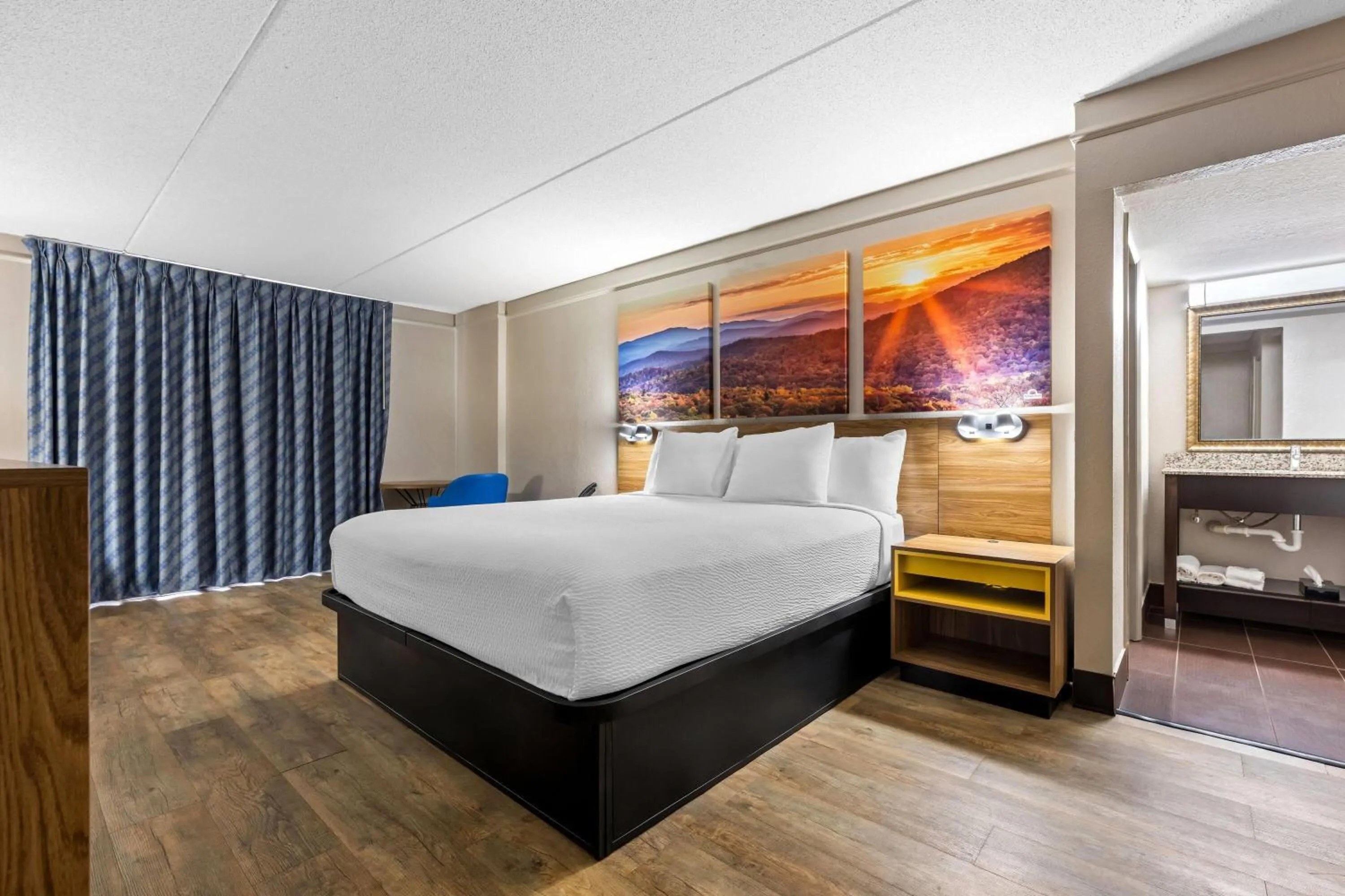 Bed in Days Inn by Wyndham Birmingham/West